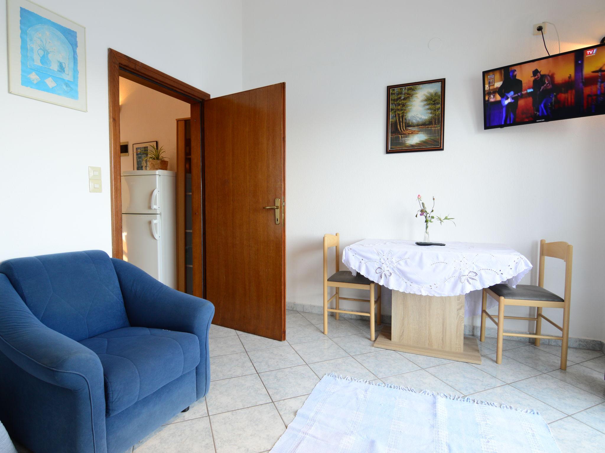 Foto 4 - Appartamento con 1 camera da letto a Rogoznica con piscina e vista mare