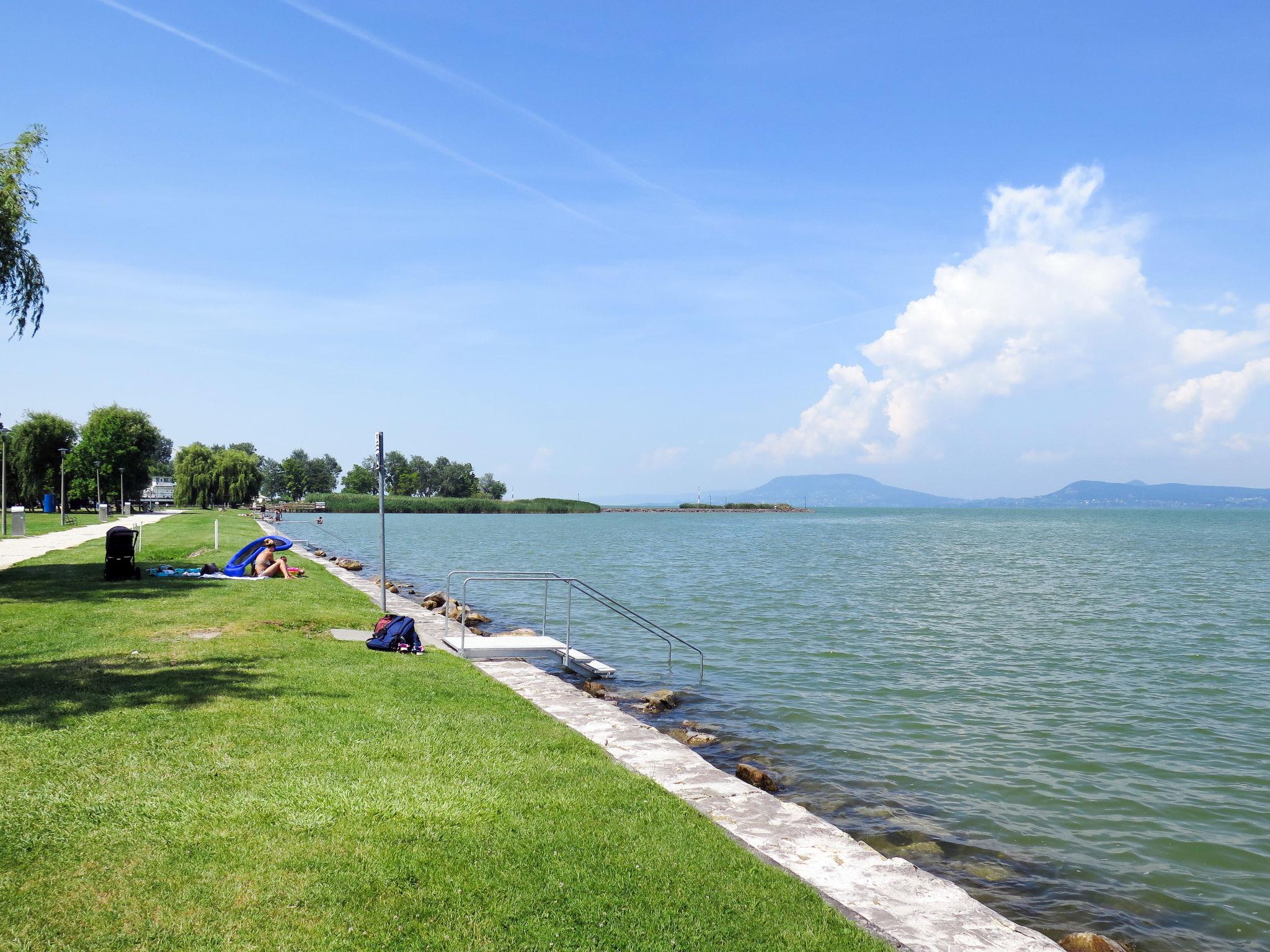 Foto 13 - Apartamento de 2 quartos em Balatonboglár com jardim e terraço