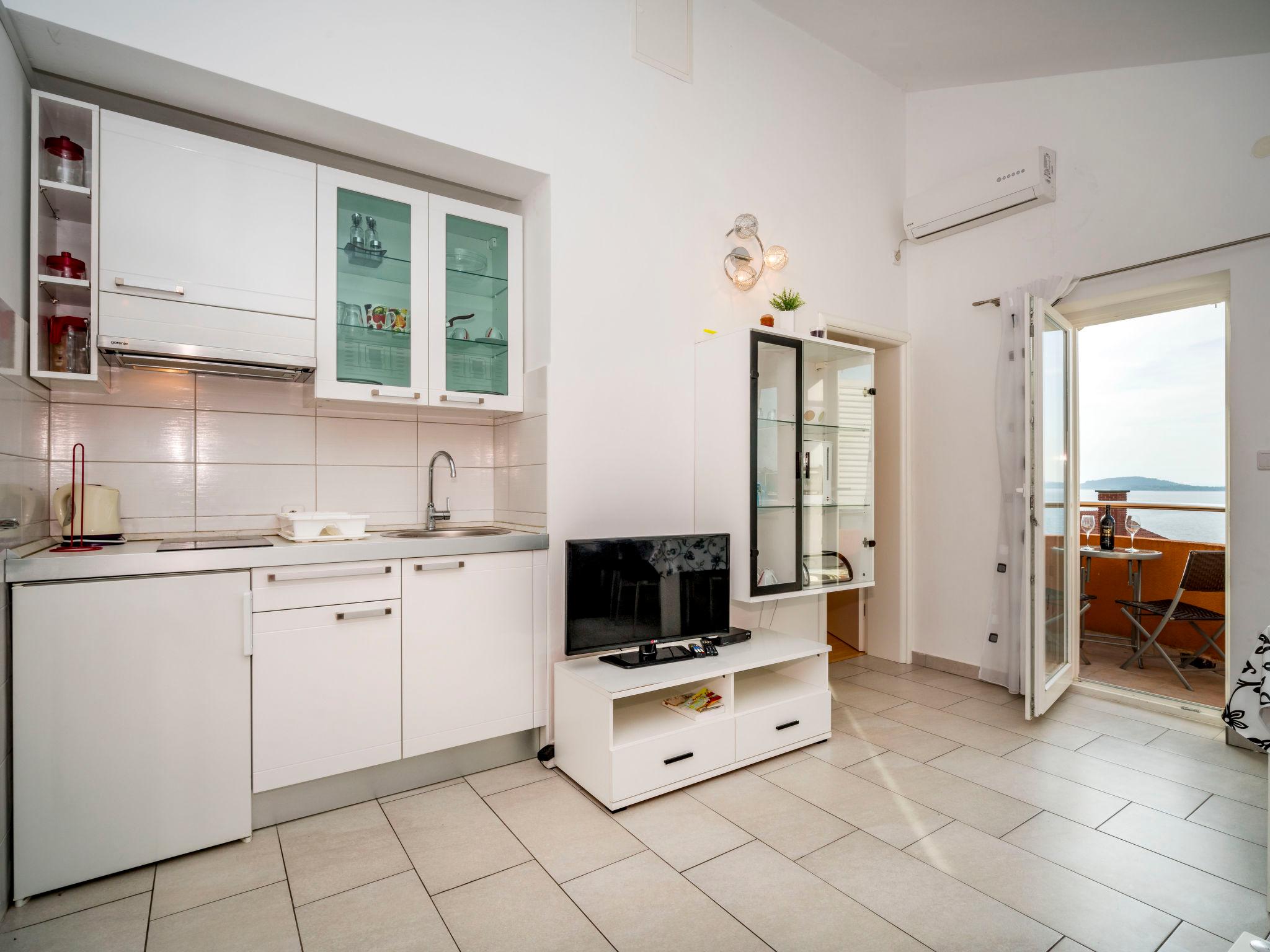 Foto 4 - Apartamento de 2 quartos em Sibenik com jardim