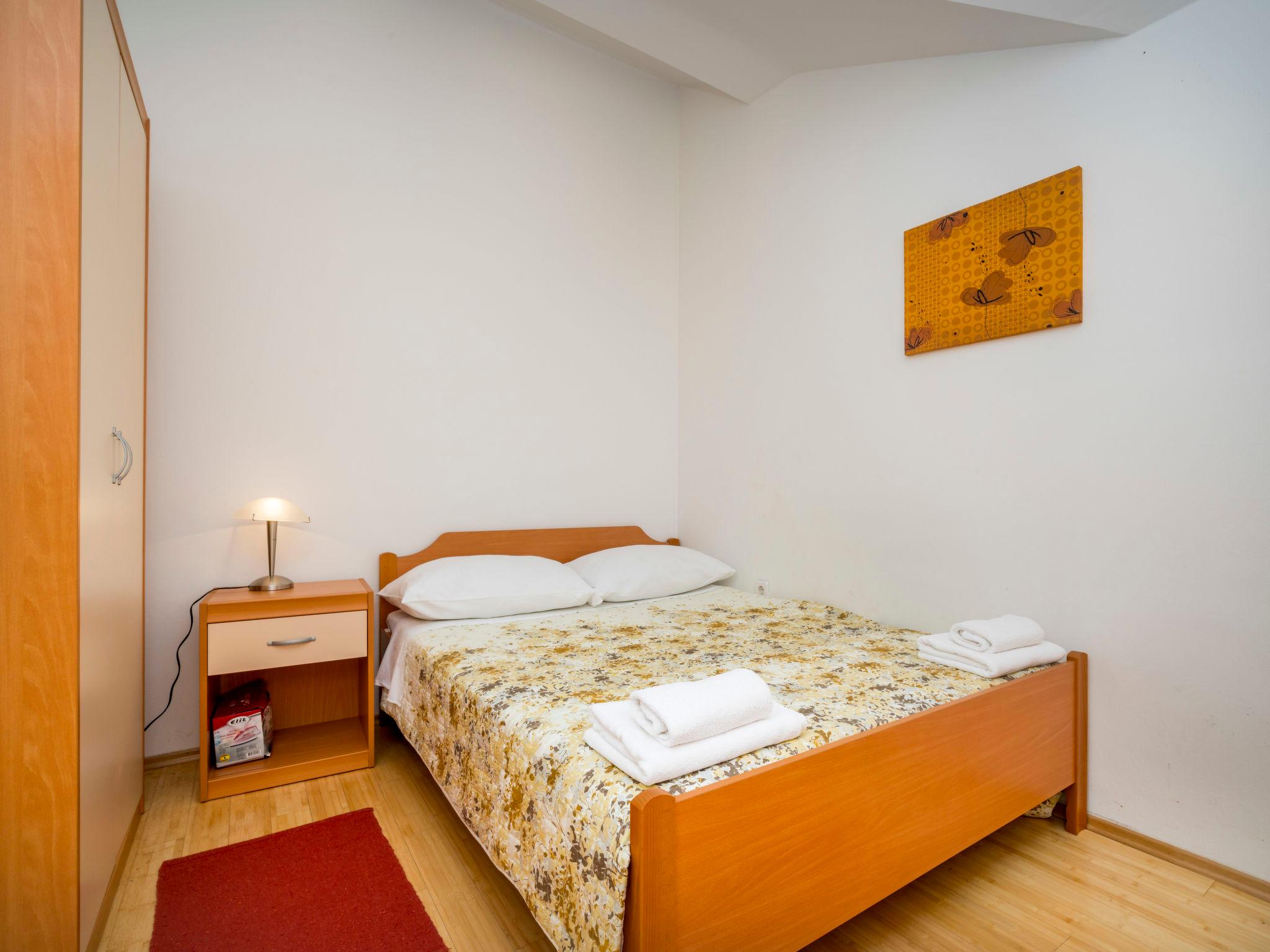 Foto 5 - Apartamento de 2 quartos em Sibenik com jardim