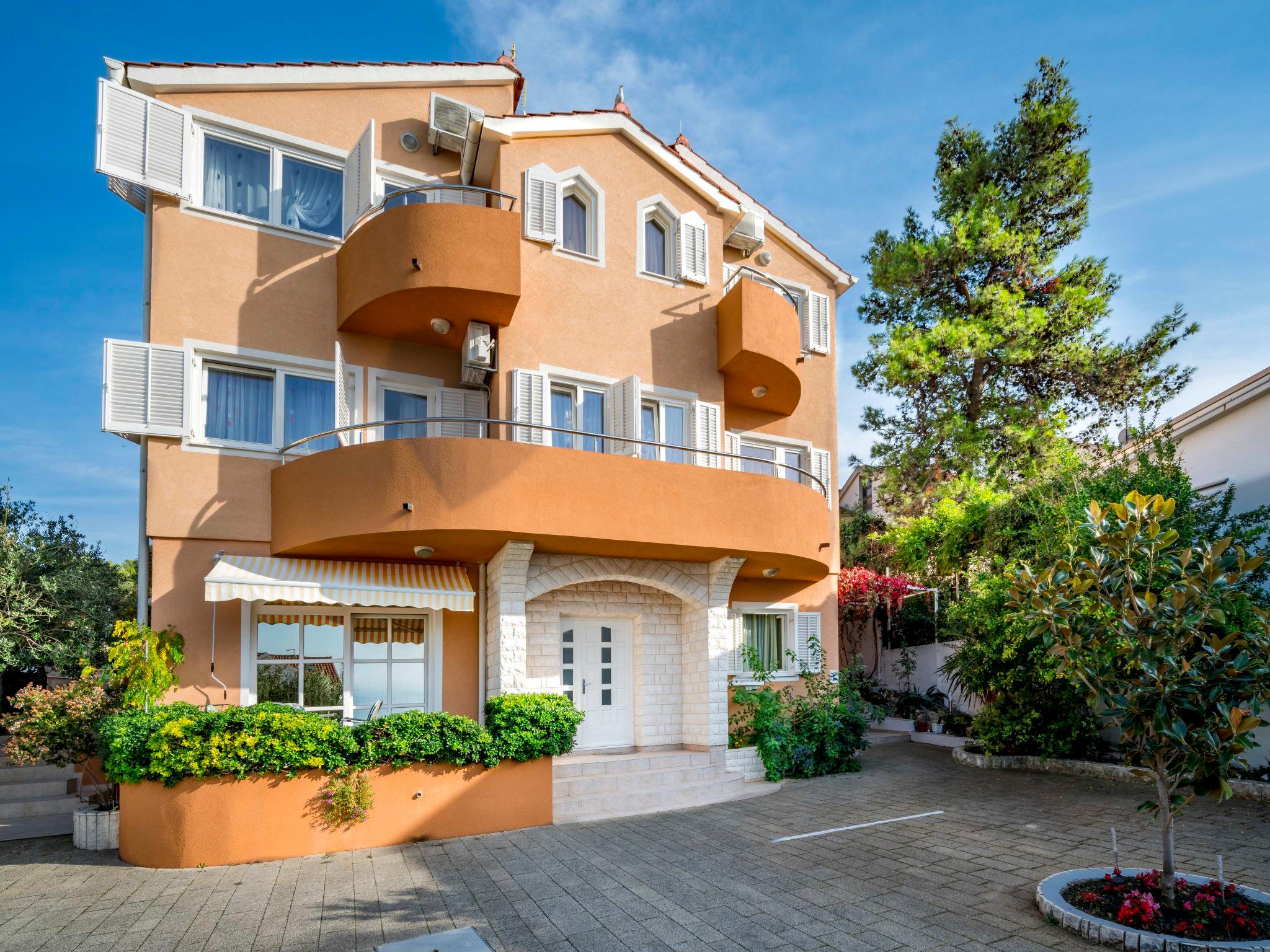 Foto 2 - Apartamento de 3 habitaciones en Sibenik con vistas al mar