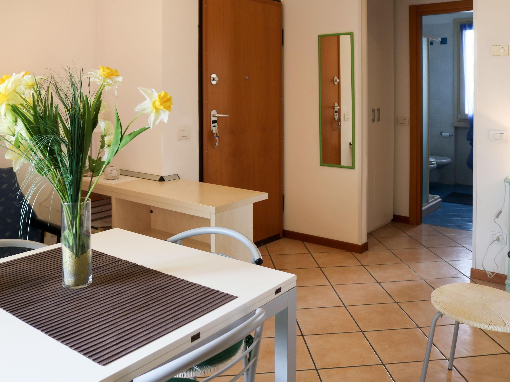 Photo 3 - 2 bedroom Apartment in Lazise with swimming pool and mountain view