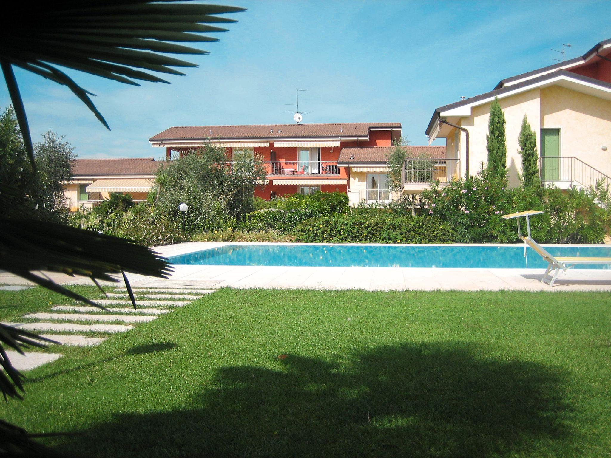 Foto 2 - Appartamento con 2 camere da letto a Lazise con piscina e vista sulle montagne