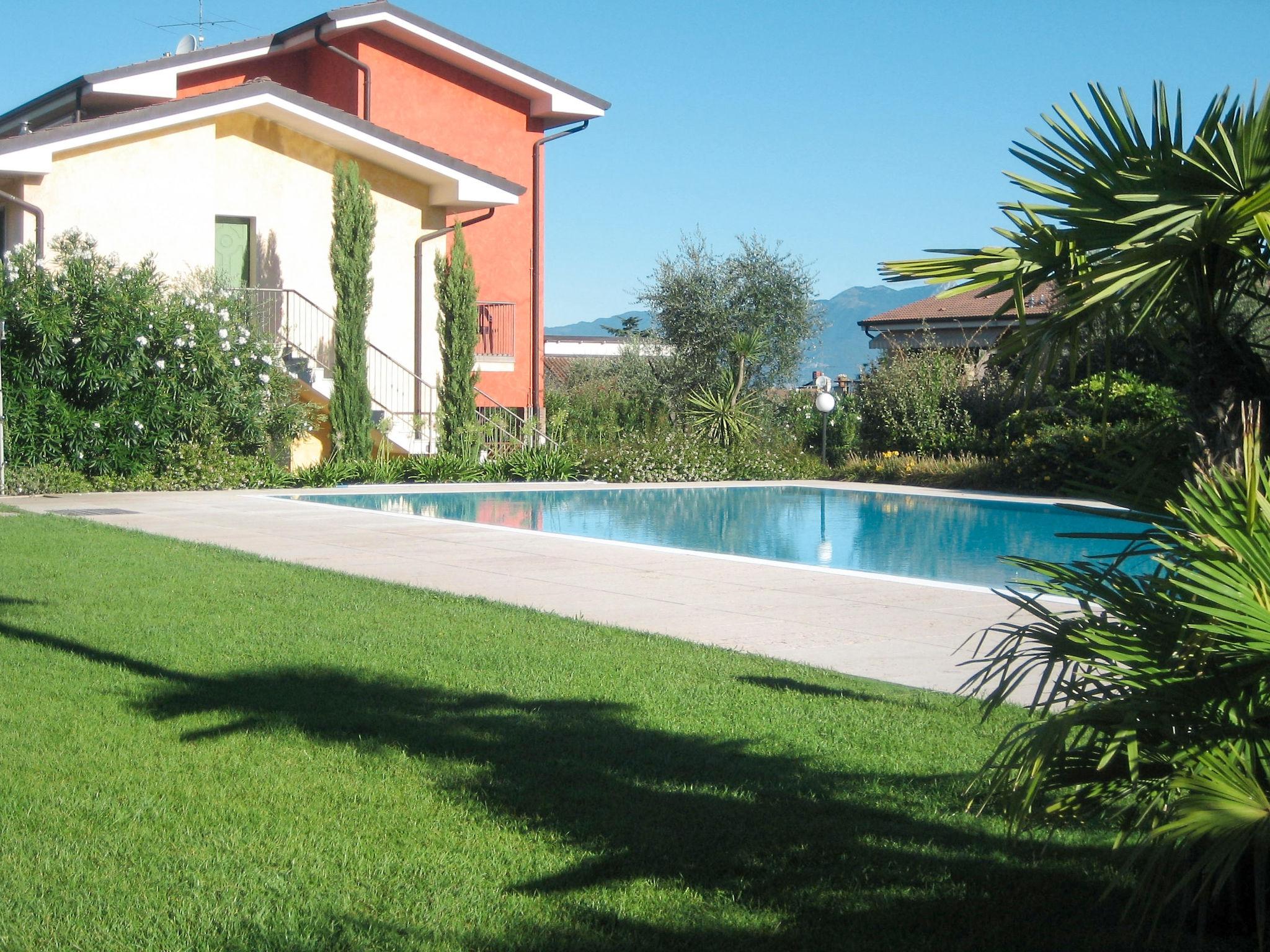 Foto 1 - Appartamento con 2 camere da letto a Lazise con piscina e vista sulle montagne