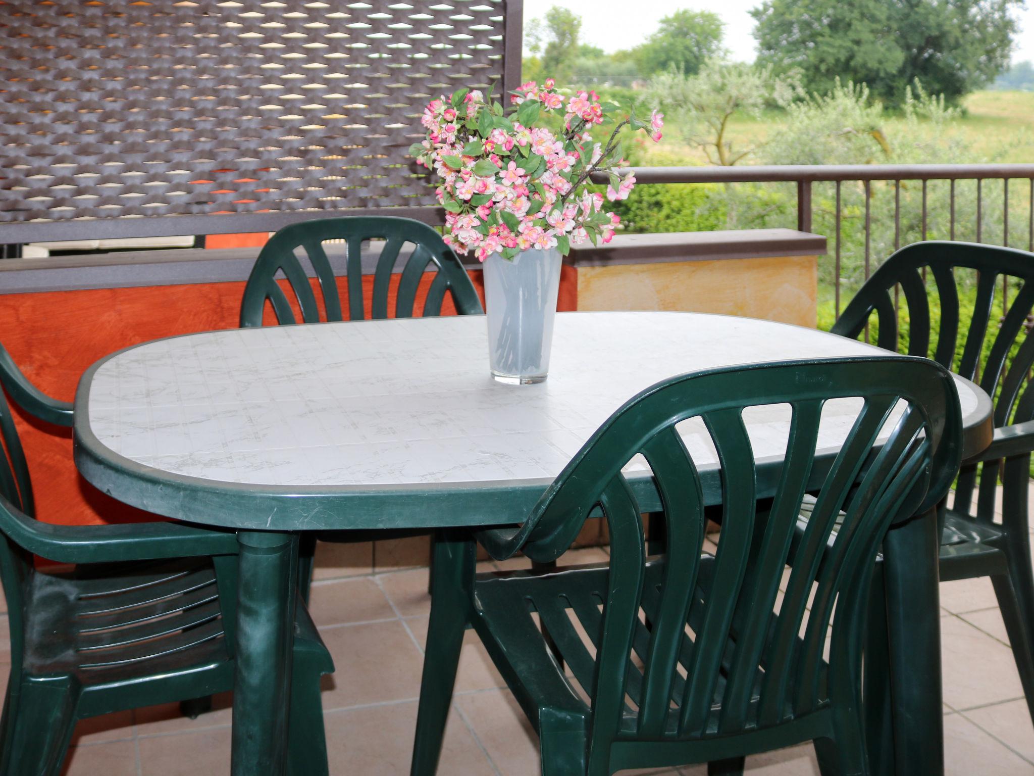 Foto 8 - Appartamento con 2 camere da letto a Lazise con piscina e vista sulle montagne