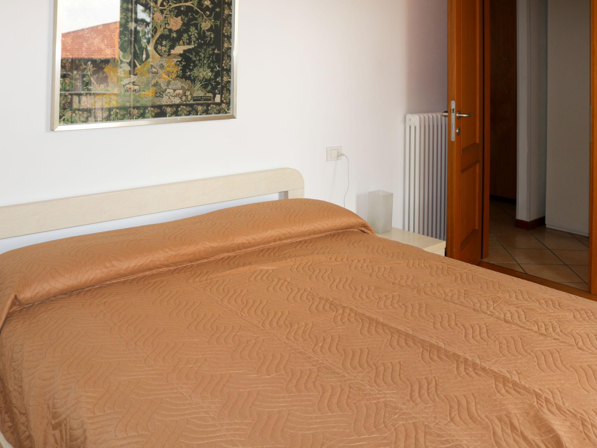 Foto 6 - Appartamento con 2 camere da letto a Lazise con piscina e giardino