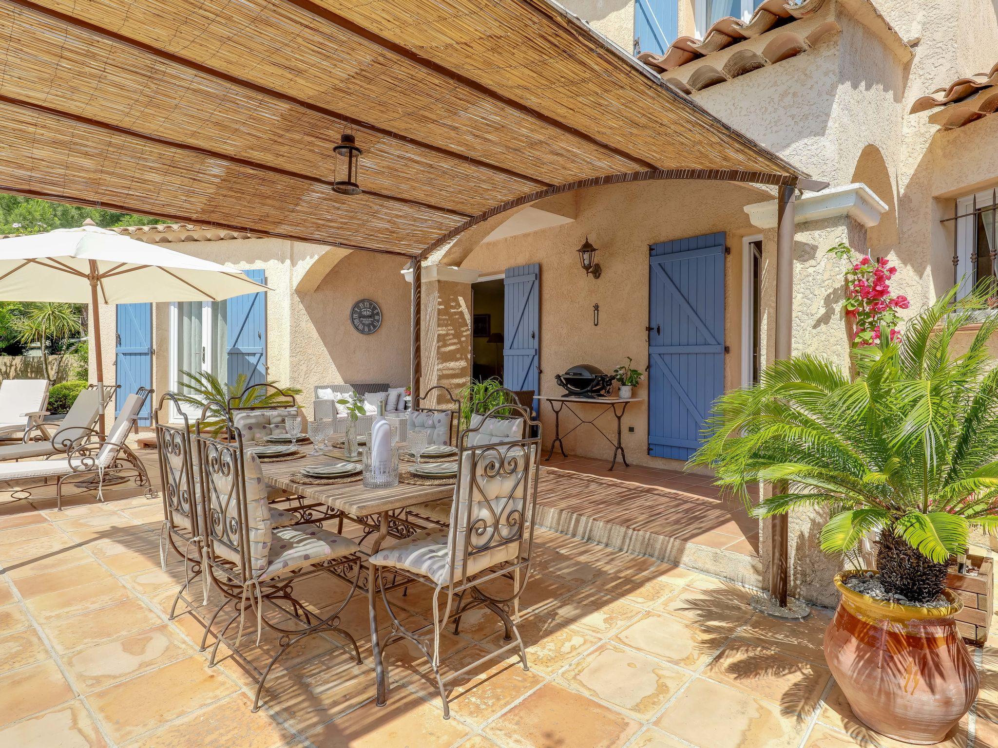 Foto 5 - Haus mit 3 Schlafzimmern in Sainte-Maxime mit privater pool und blick aufs meer