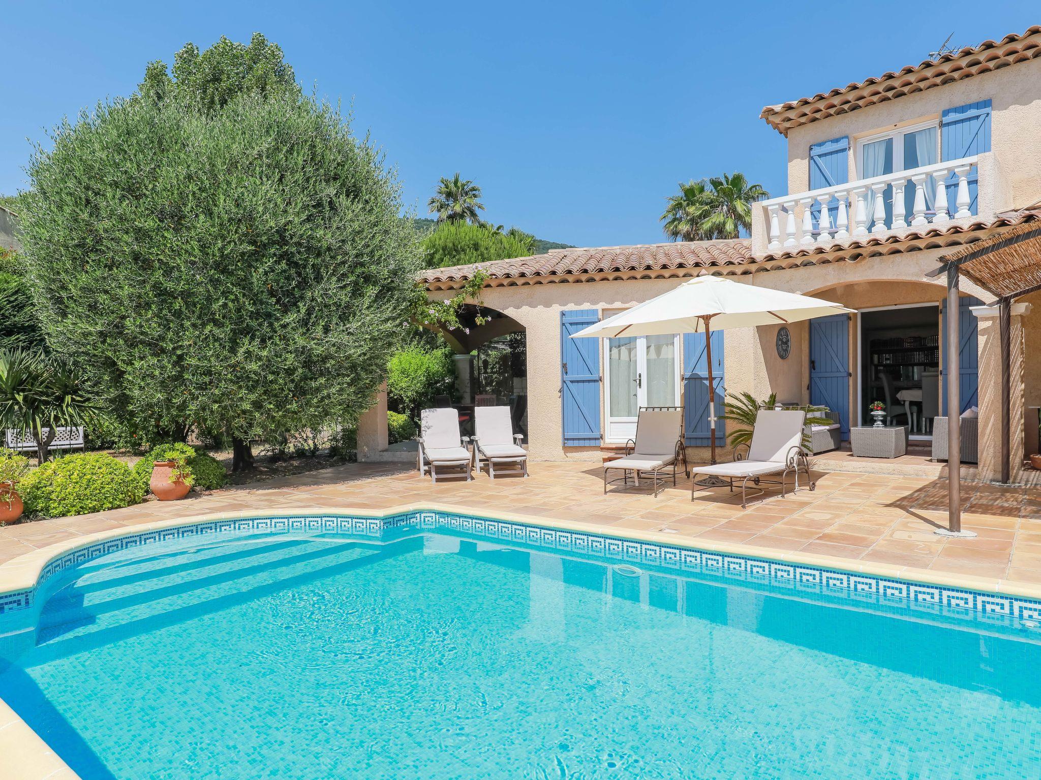 Photo 16 - 3 bedroom House in Sainte-Maxime with private pool and garden