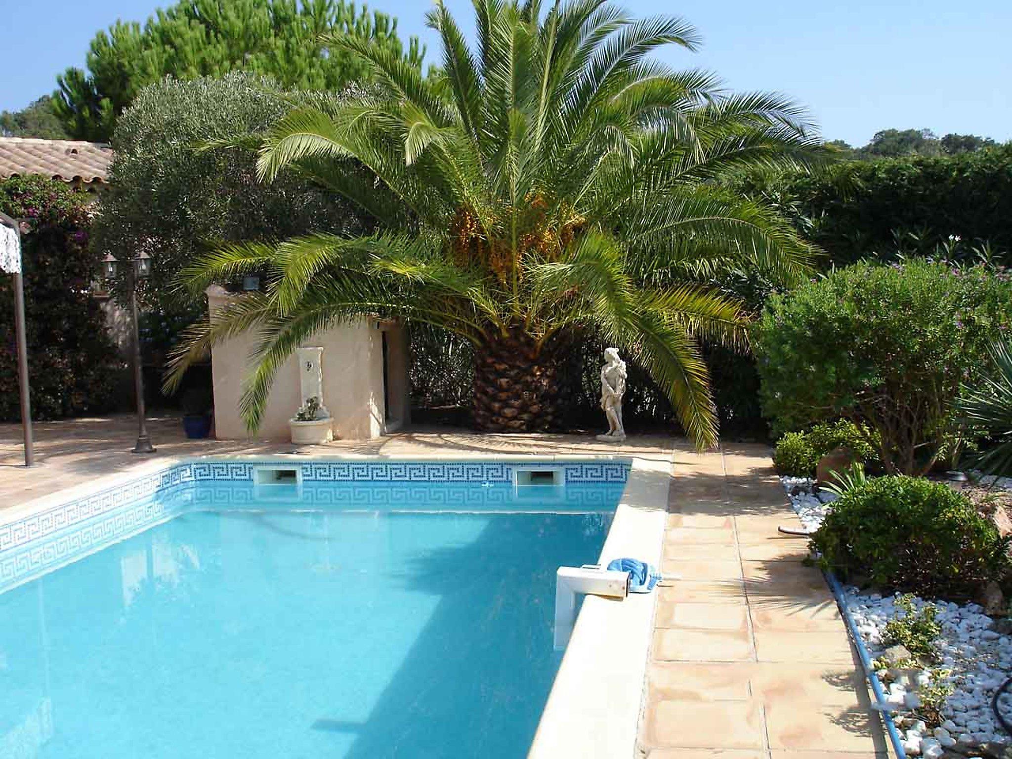 Foto 18 - Haus mit 3 Schlafzimmern in Sainte-Maxime mit privater pool und blick aufs meer