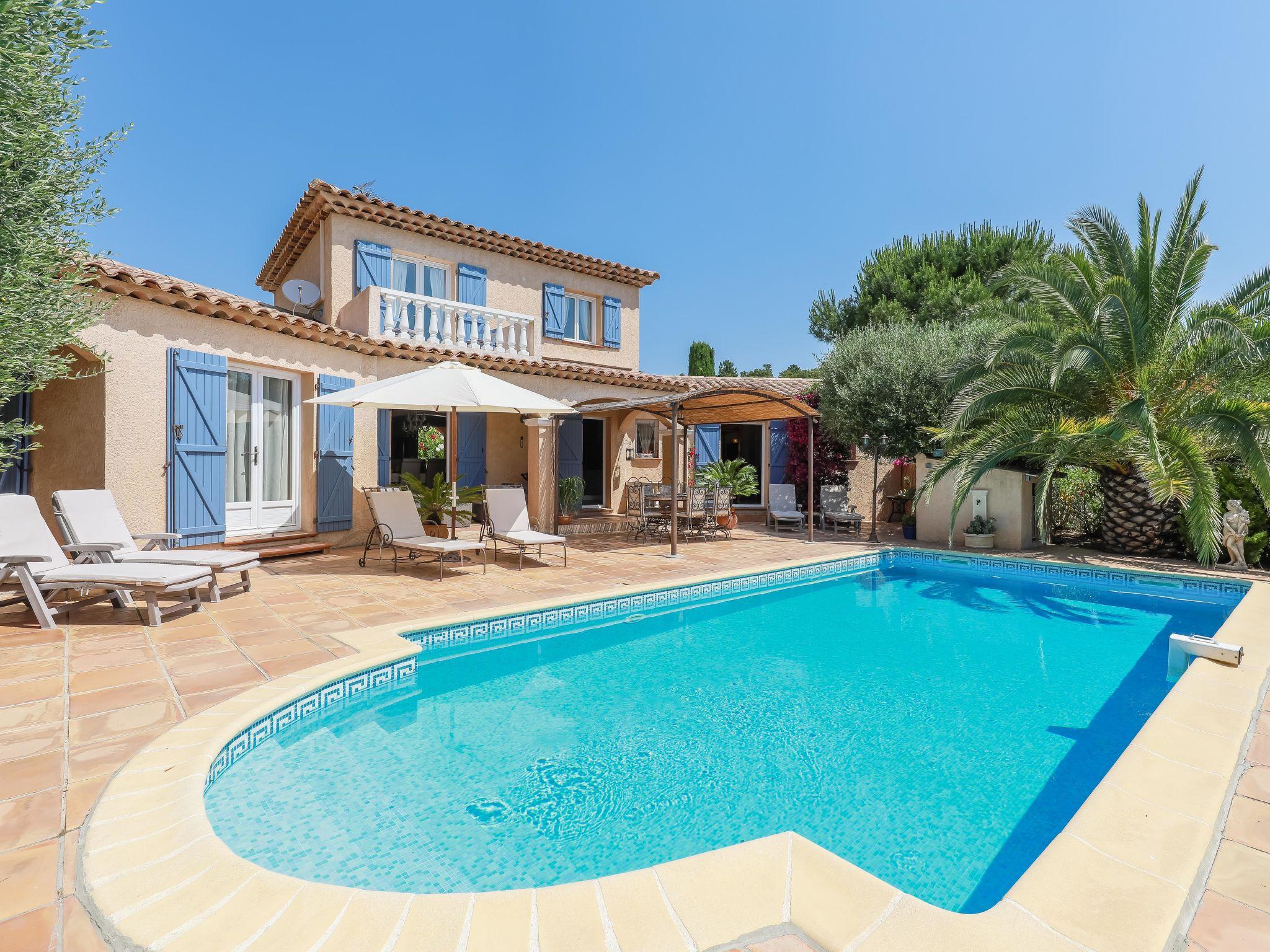 Foto 17 - Casa de 3 quartos em Sainte-Maxime com piscina privada e vistas do mar