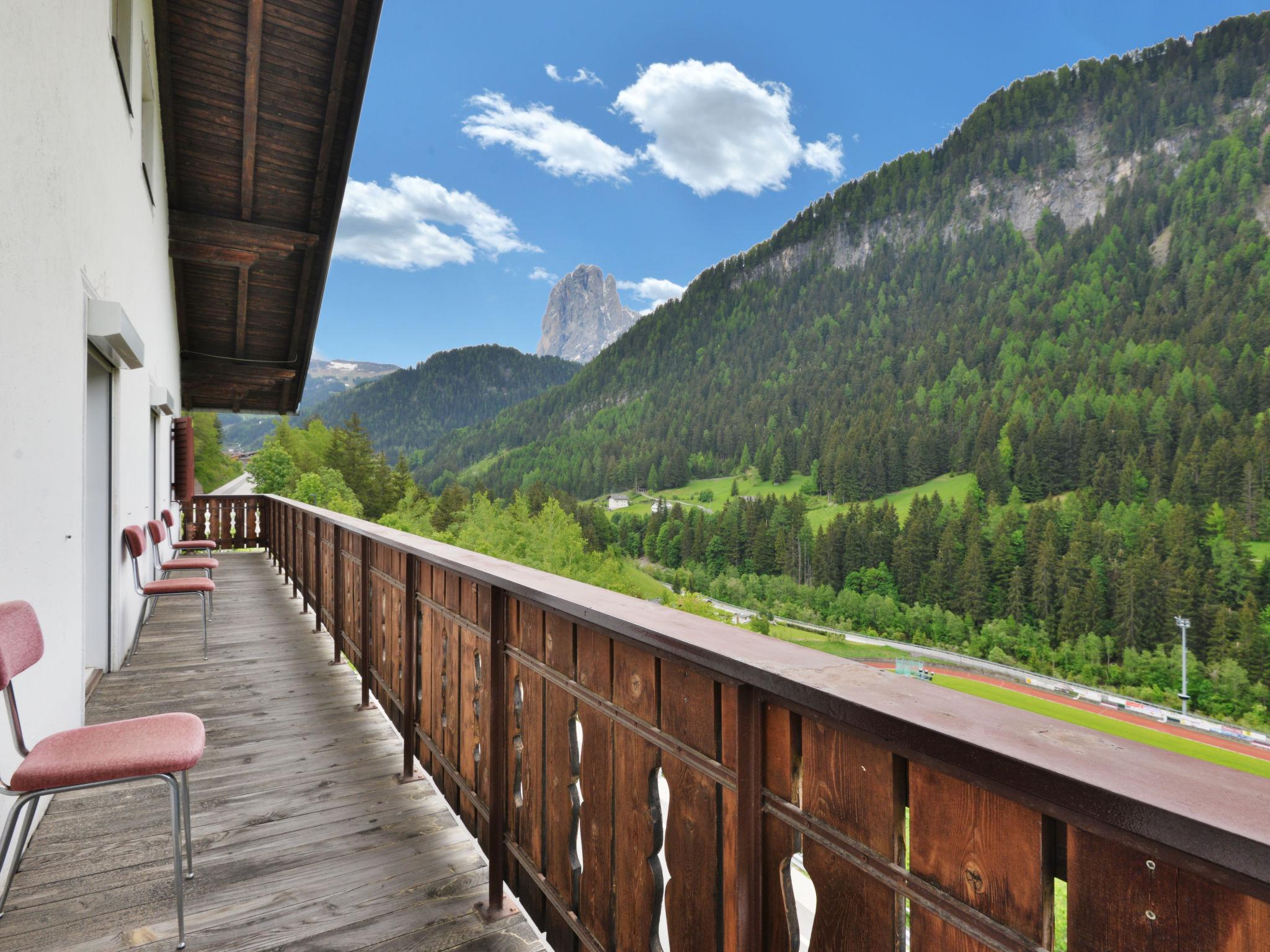 Foto 2 - Appartamento con 5 camere da letto a Santa Cristina Valgardena con vista sulle montagne