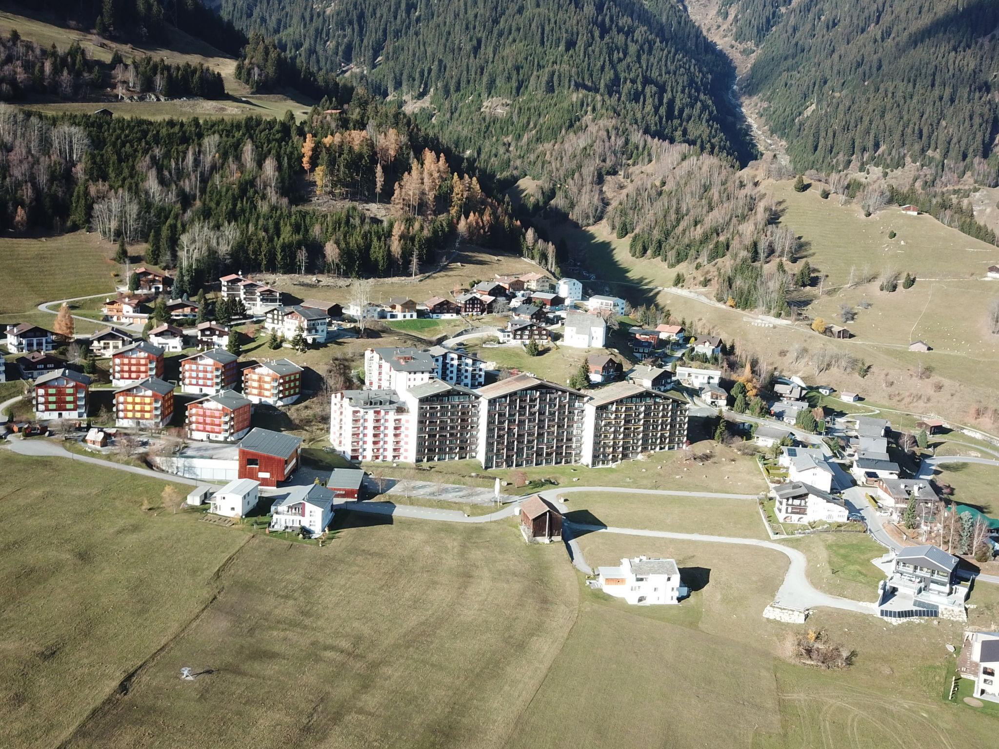 Foto 18 - Appartamento con 2 camere da letto a Disentis/Mustér con piscina e giardino