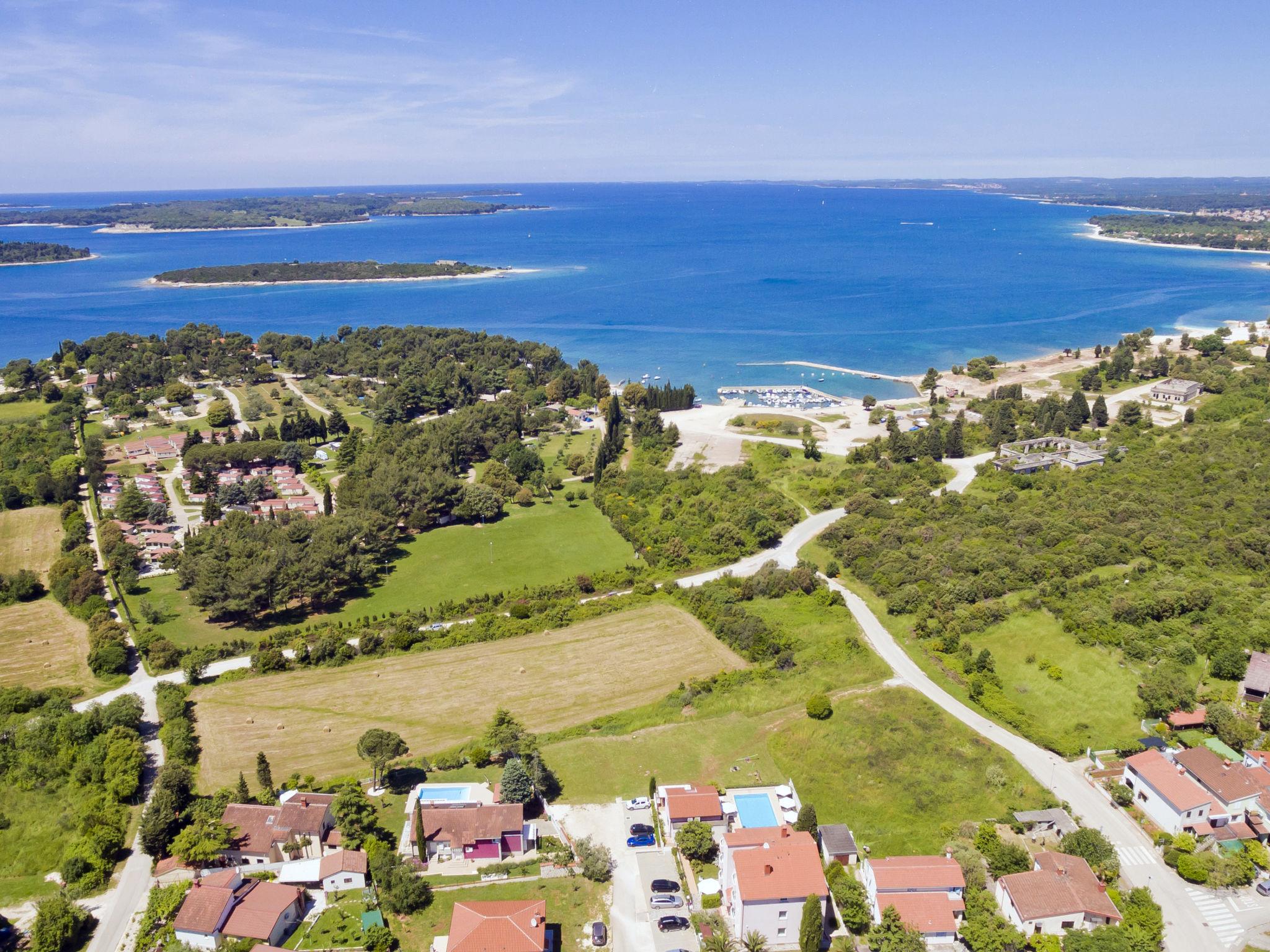 Foto 5 - Apartamento de 1 habitación en Pula con piscina y vistas al mar