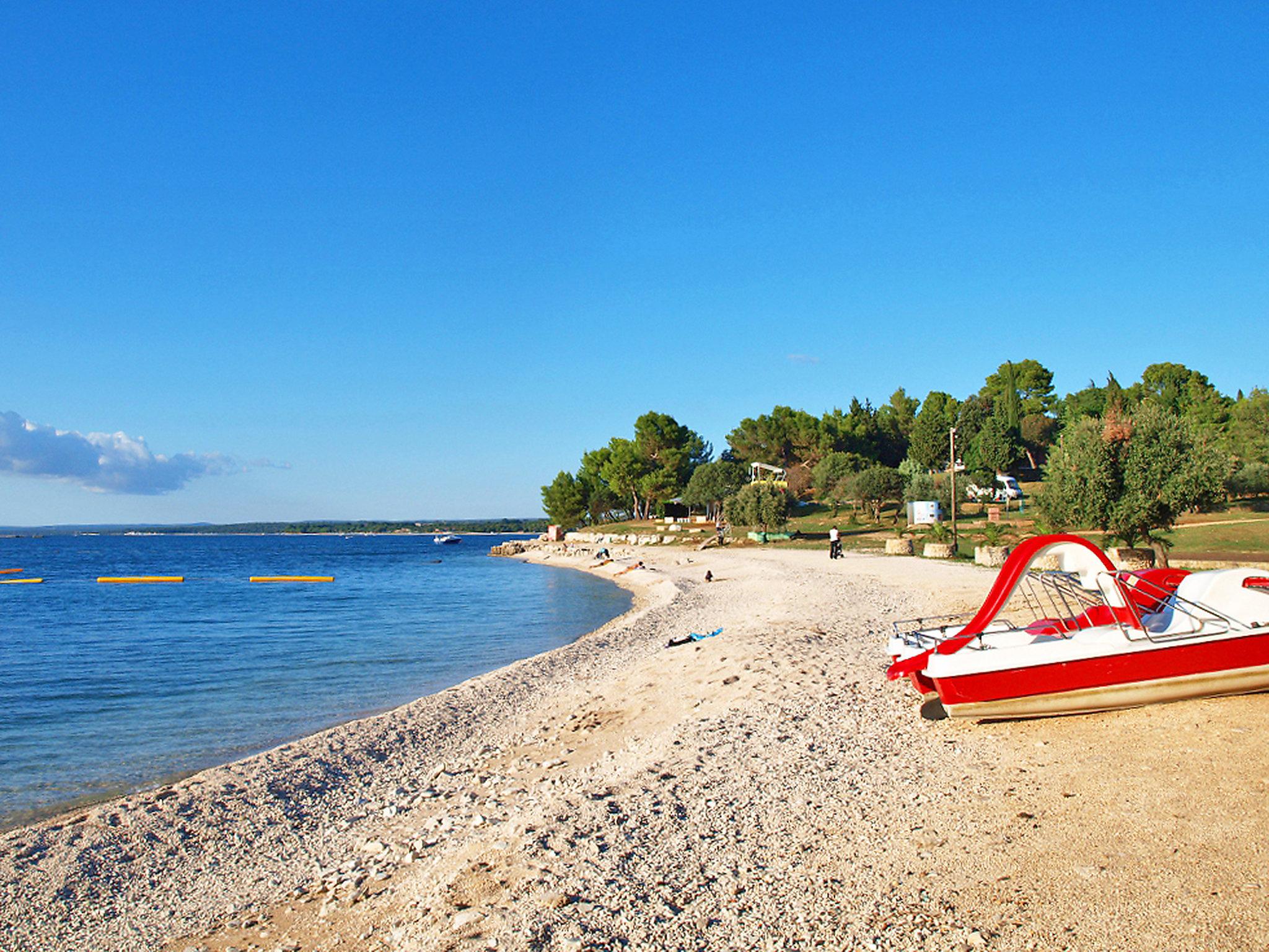 Photo 26 - 1 bedroom Apartment in Pula with swimming pool and sea view