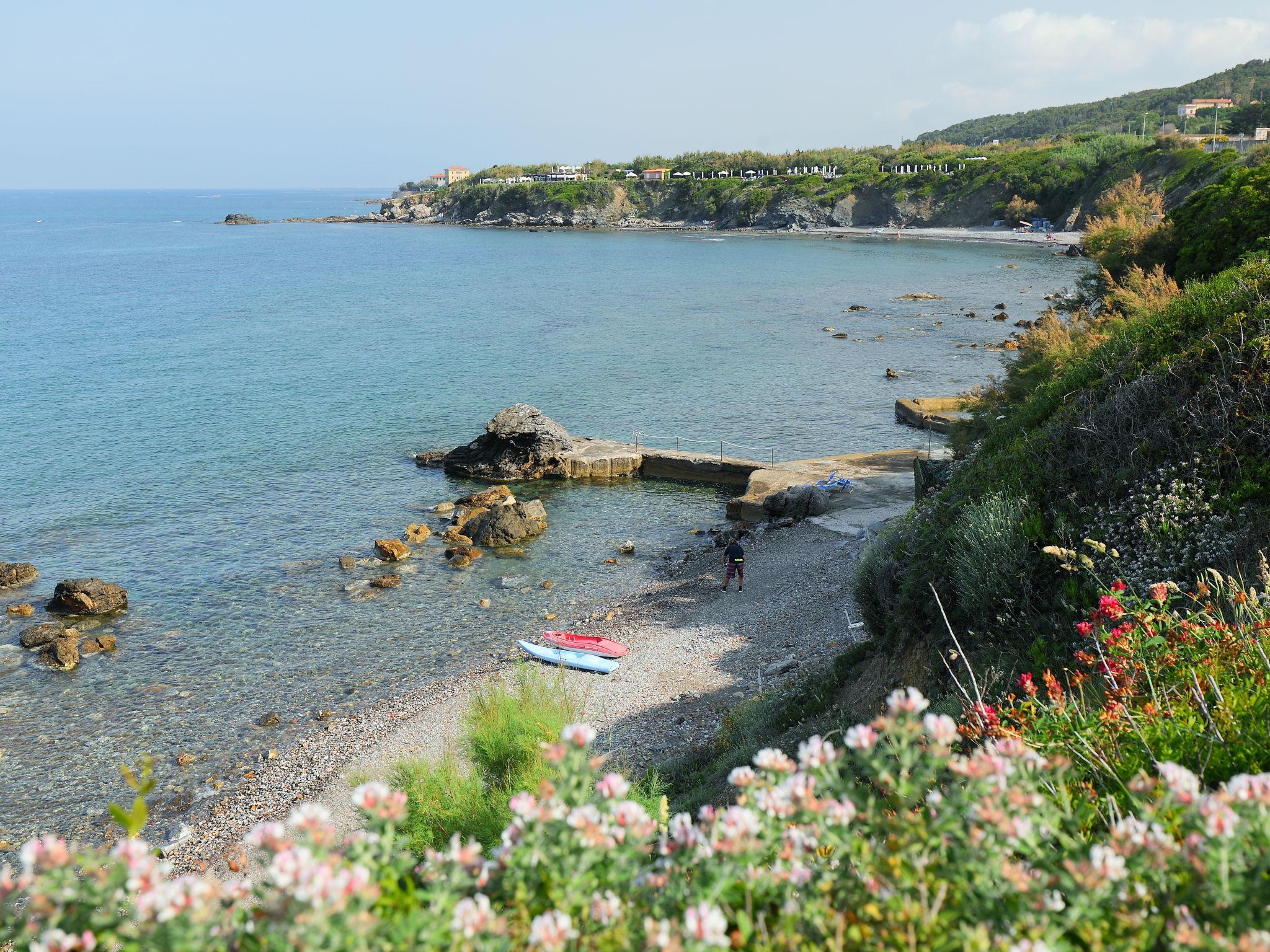 Photo 21 - 2 bedroom House in Livorno with swimming pool and sea view