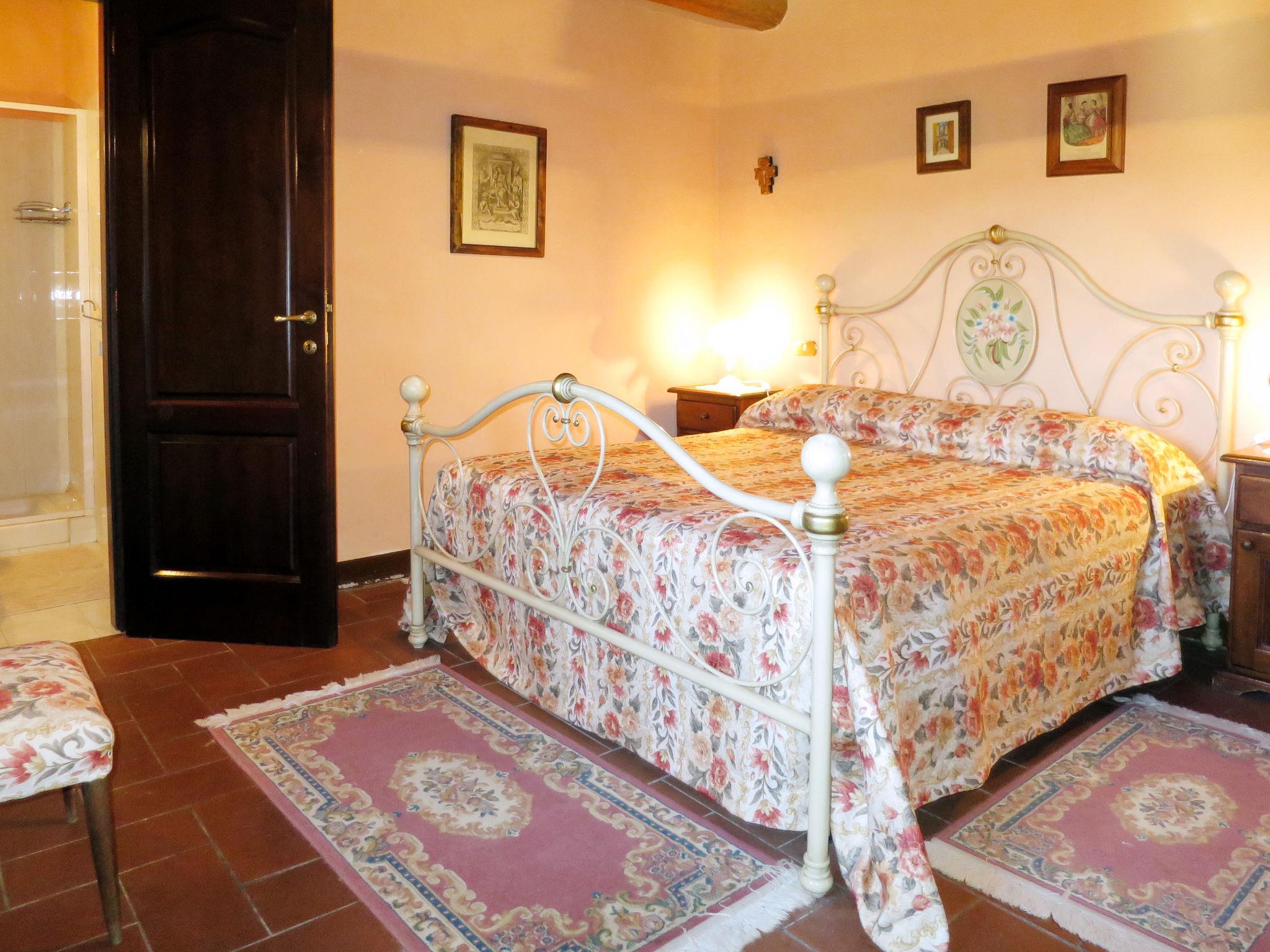 Photo 13 - 2 bedroom House in Monte Santa Maria Tiberina with swimming pool and garden