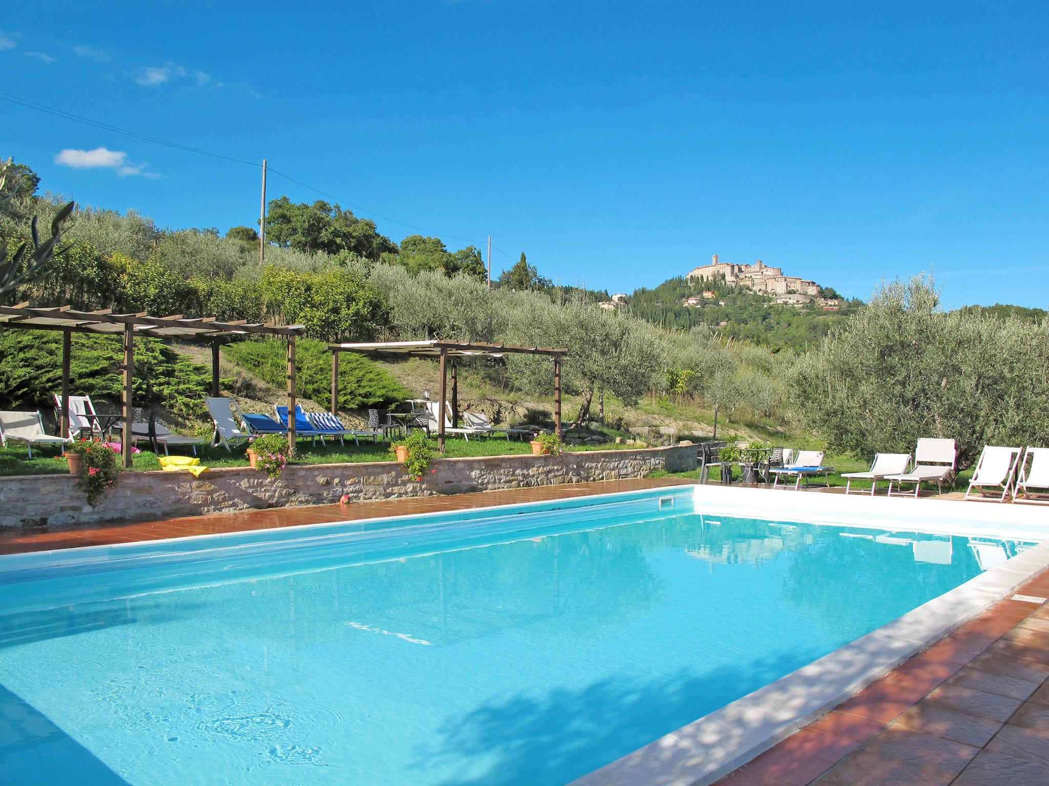 Foto 26 - Casa de 3 quartos em Monte Santa Maria Tiberina com piscina e terraço