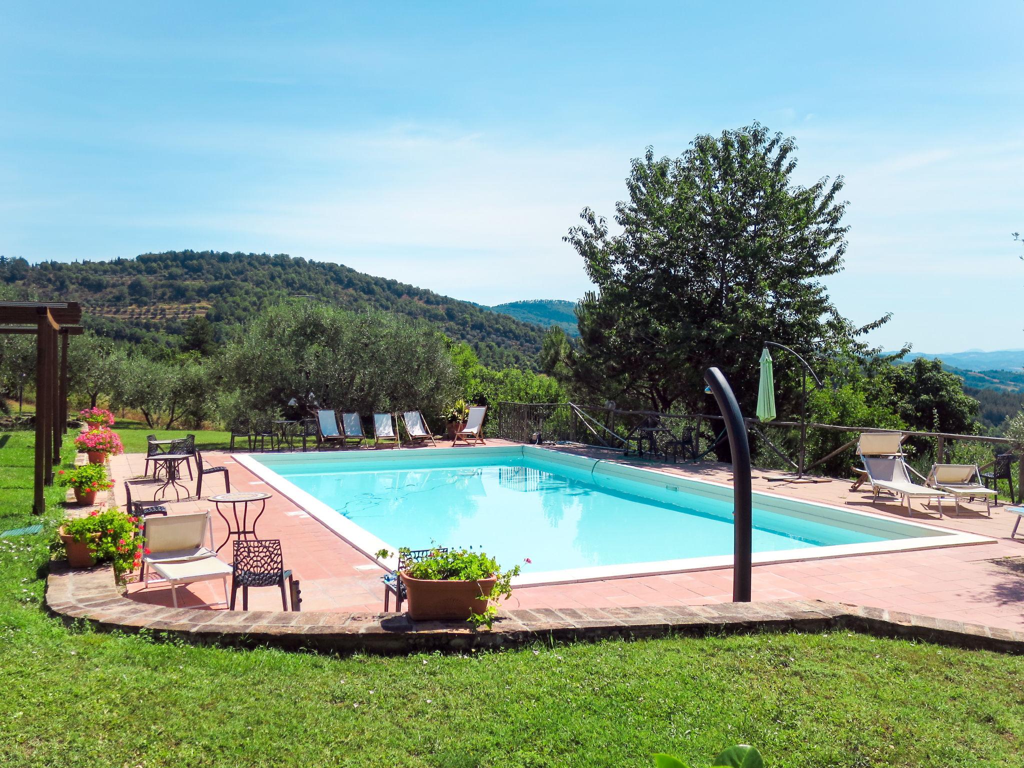 Foto 2 - Casa de 3 quartos em Monte Santa Maria Tiberina com piscina e terraço