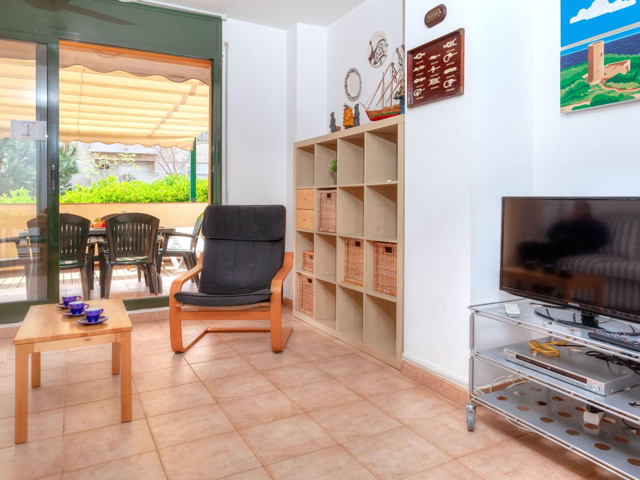 Foto 7 - Apartamento de 2 quartos em Lloret de Mar com piscina e jardim