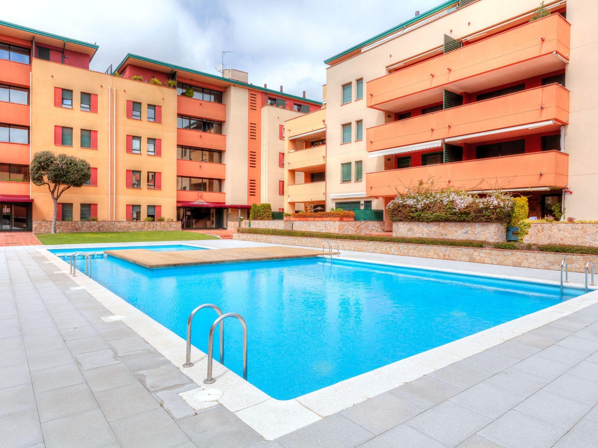 Foto 2 - Apartment mit 2 Schlafzimmern in Lloret de Mar mit schwimmbad und garten