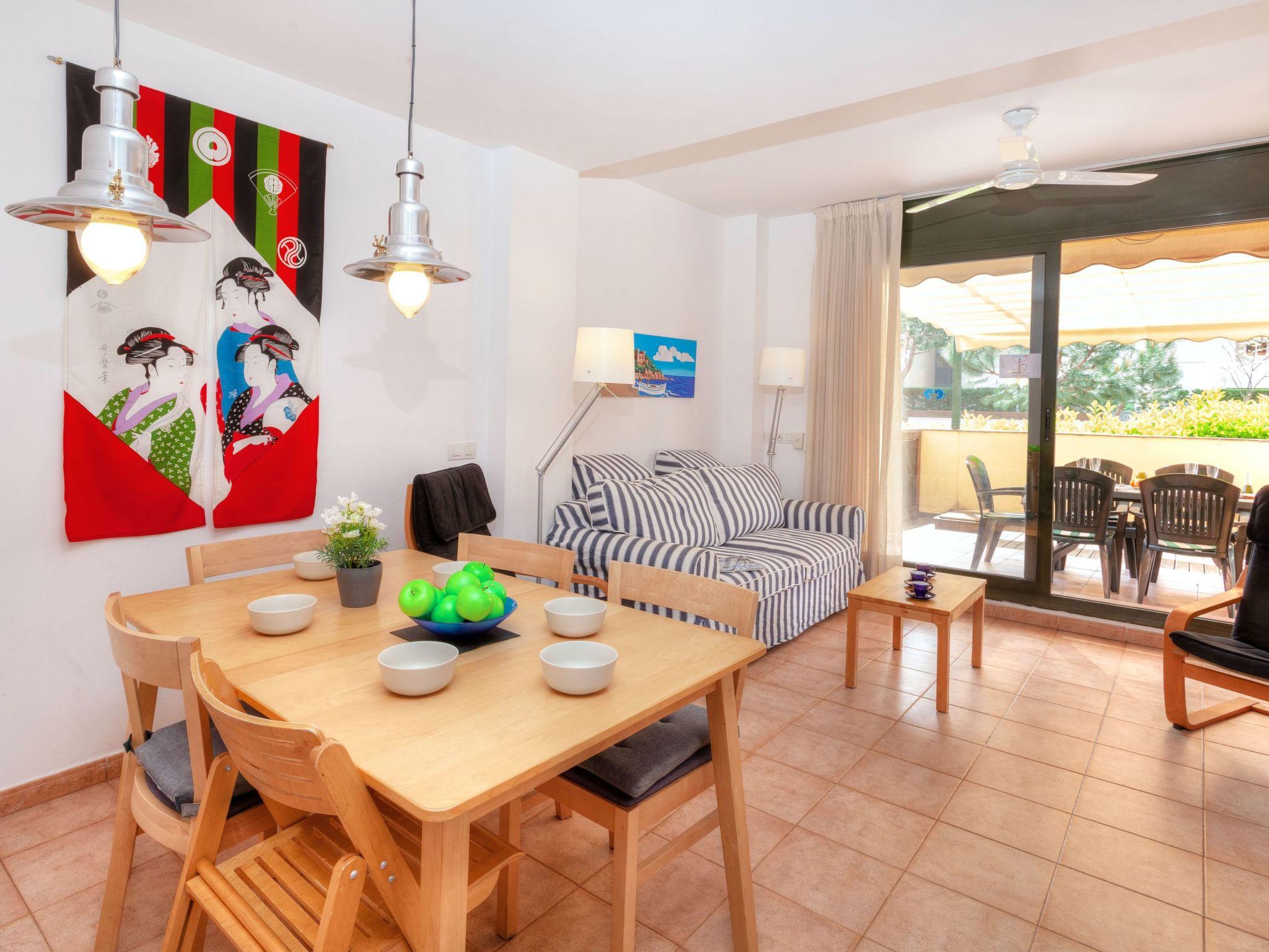 Foto 3 - Apartamento de 2 habitaciones en Lloret de Mar con piscina y jardín