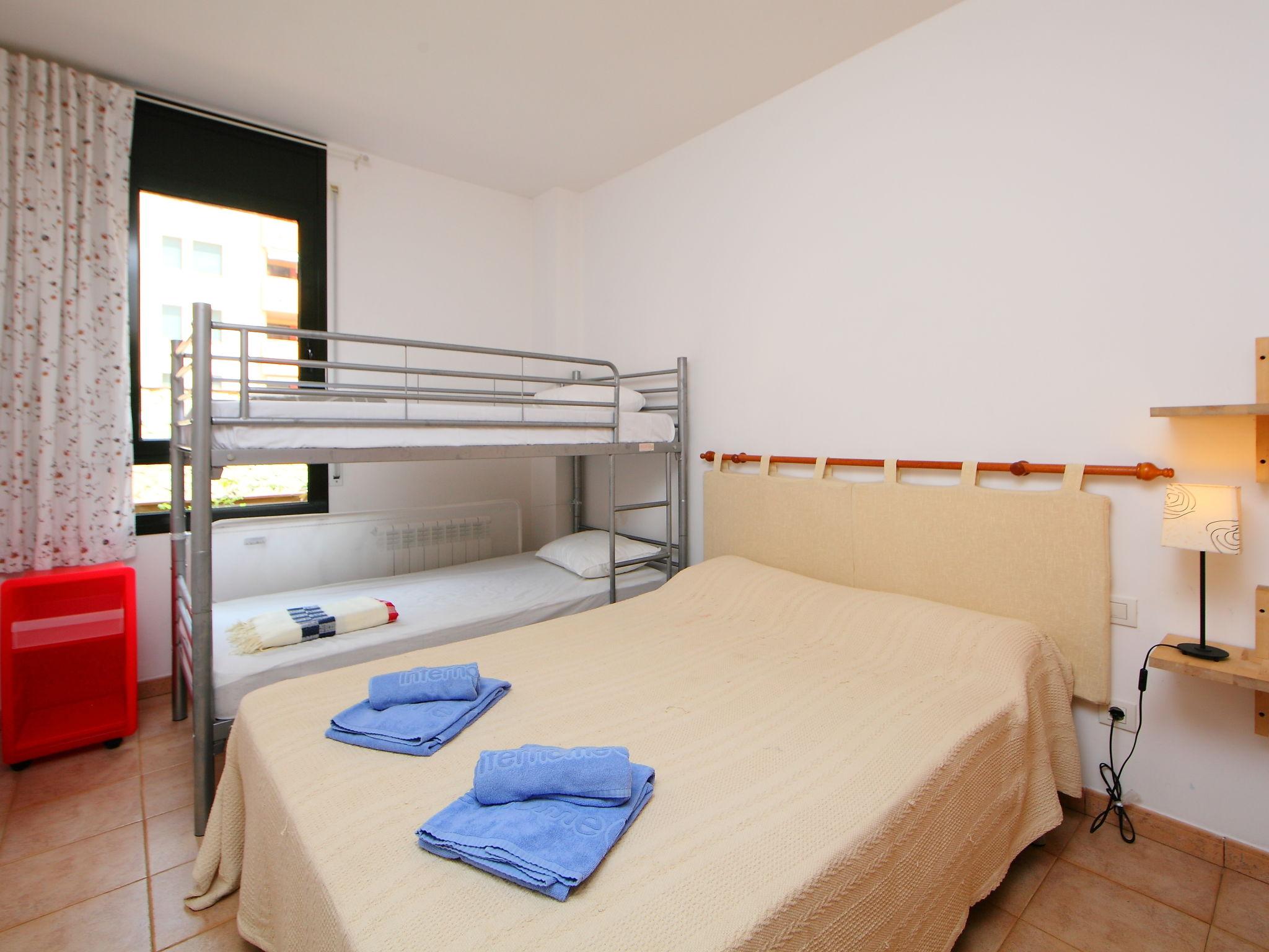 Foto 9 - Appartamento con 2 camere da letto a Lloret de Mar con piscina e giardino