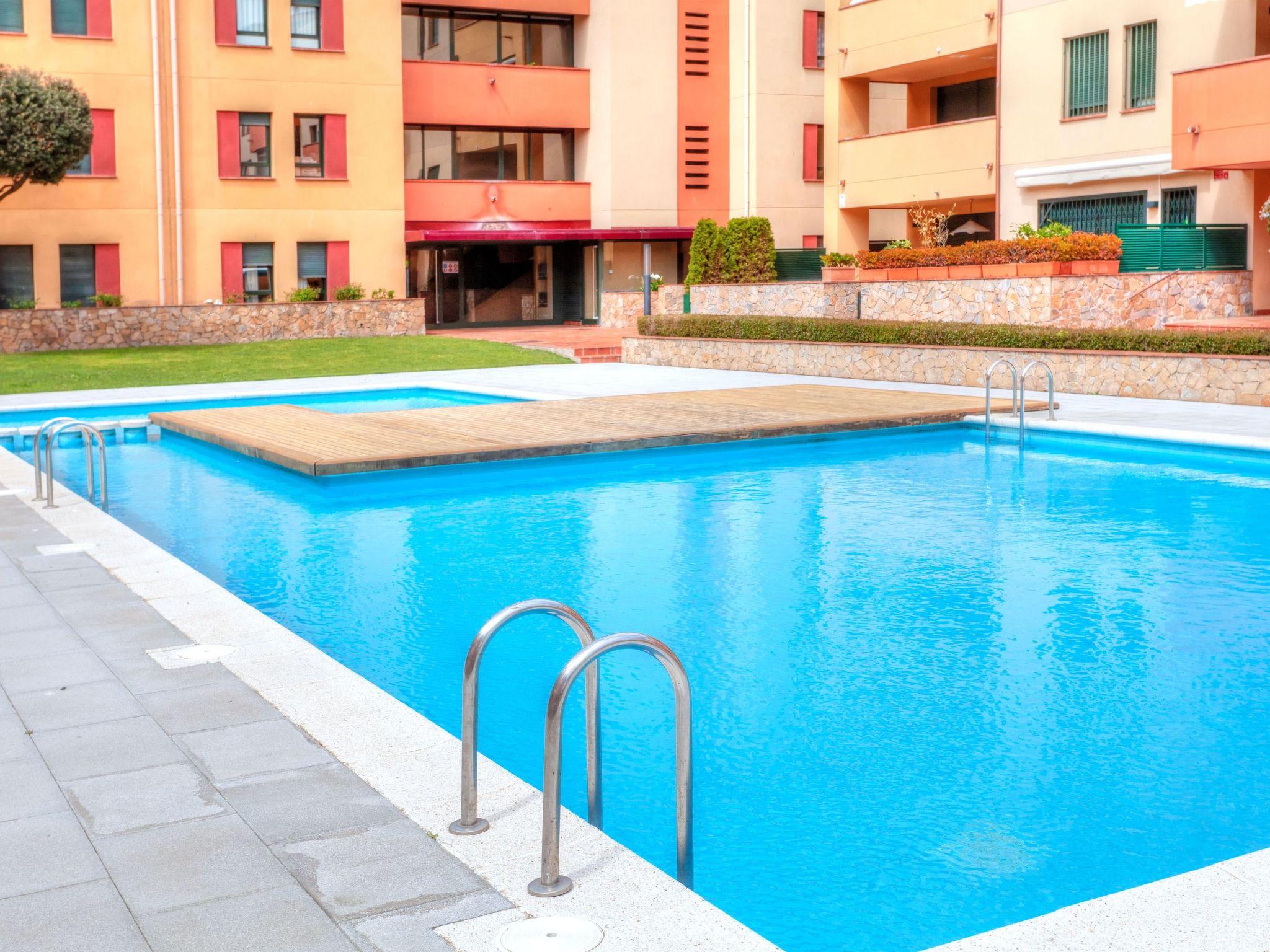 Foto 17 - Apartamento de 2 quartos em Lloret de Mar com piscina e jardim