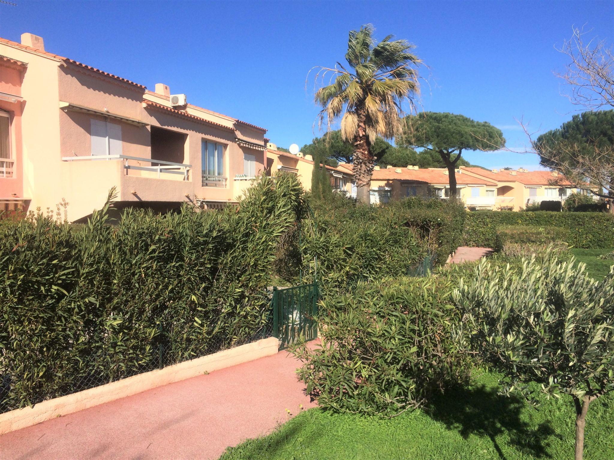 Photo 15 - 1 bedroom Apartment in Sainte-Maxime with garden and terrace