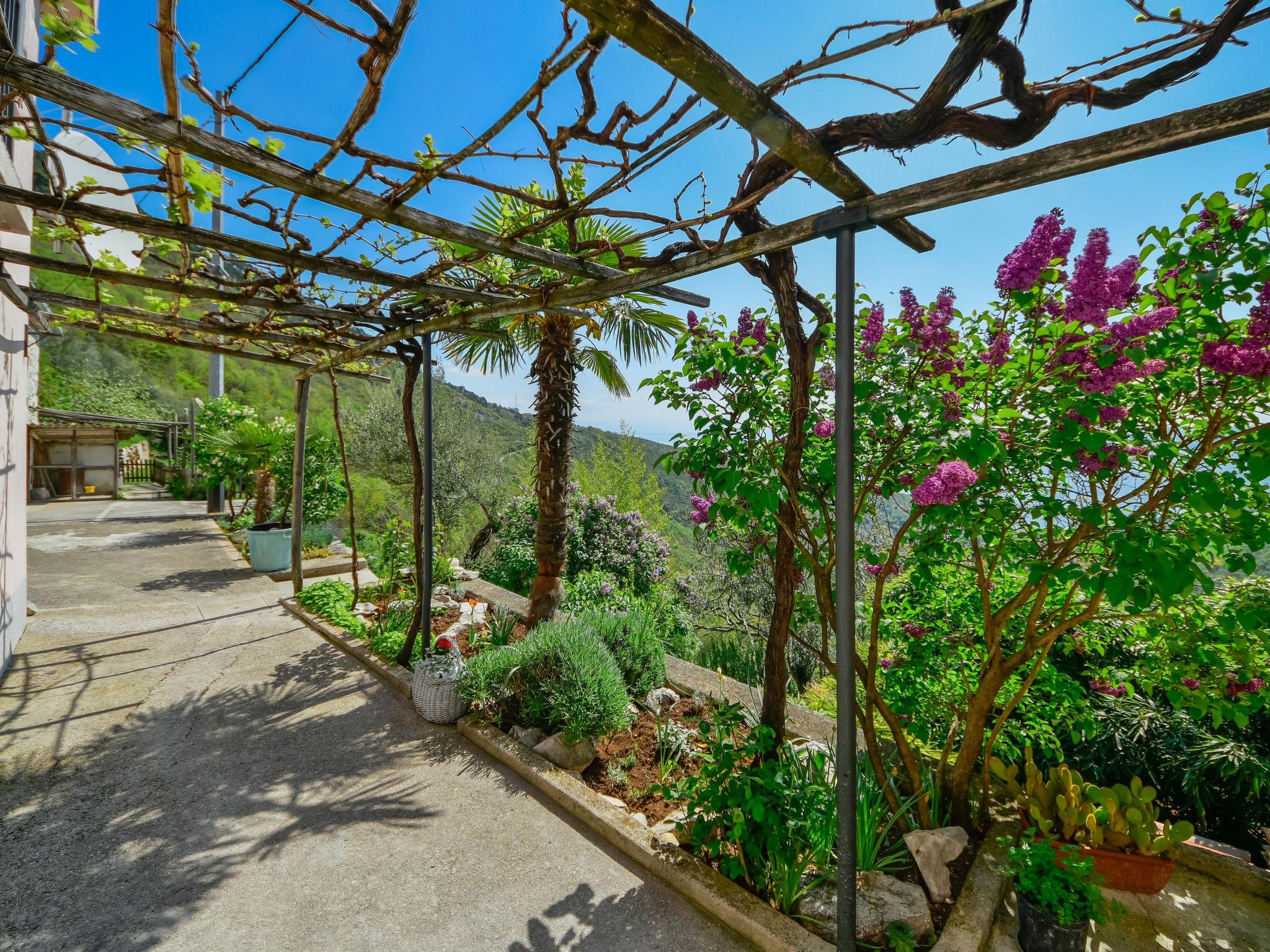 Photo 13 - Maison de 2 chambres à Mošćenička Draga avec terrasse et vues à la mer