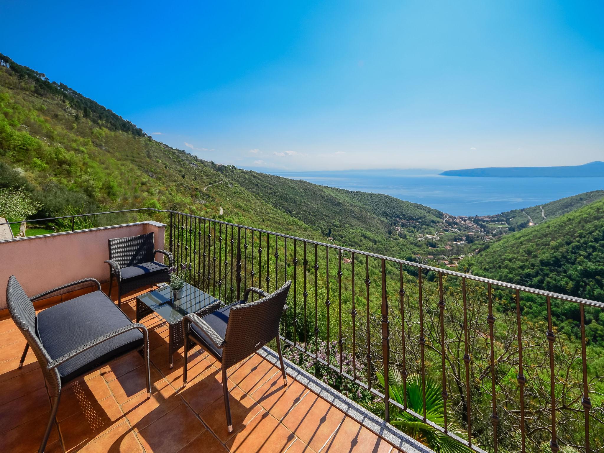 Photo 1 - Maison de 2 chambres à Mošćenička Draga avec terrasse et vues à la mer