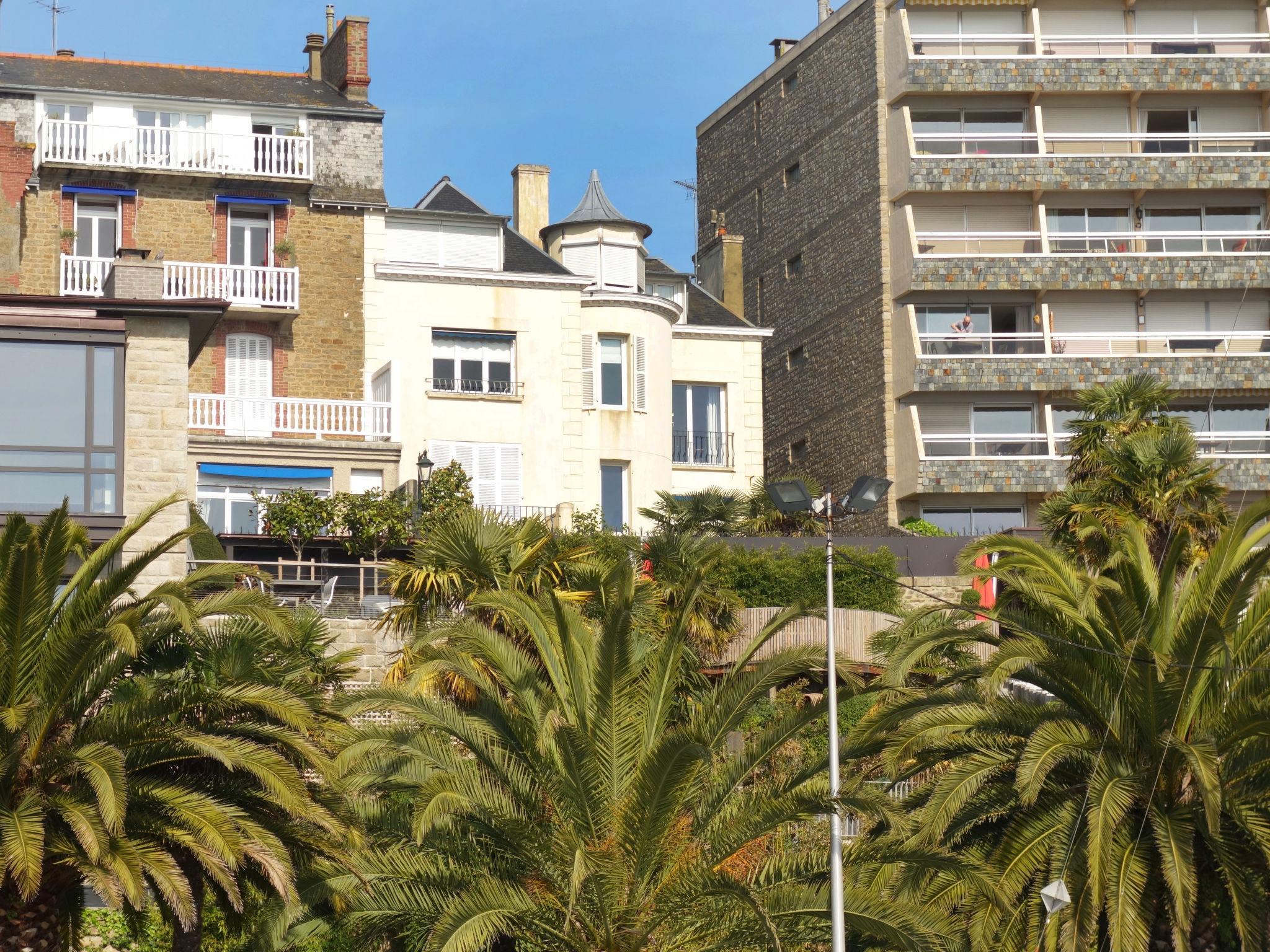 Foto 17 - Apartamento de 1 habitación en Dinard con vistas al mar