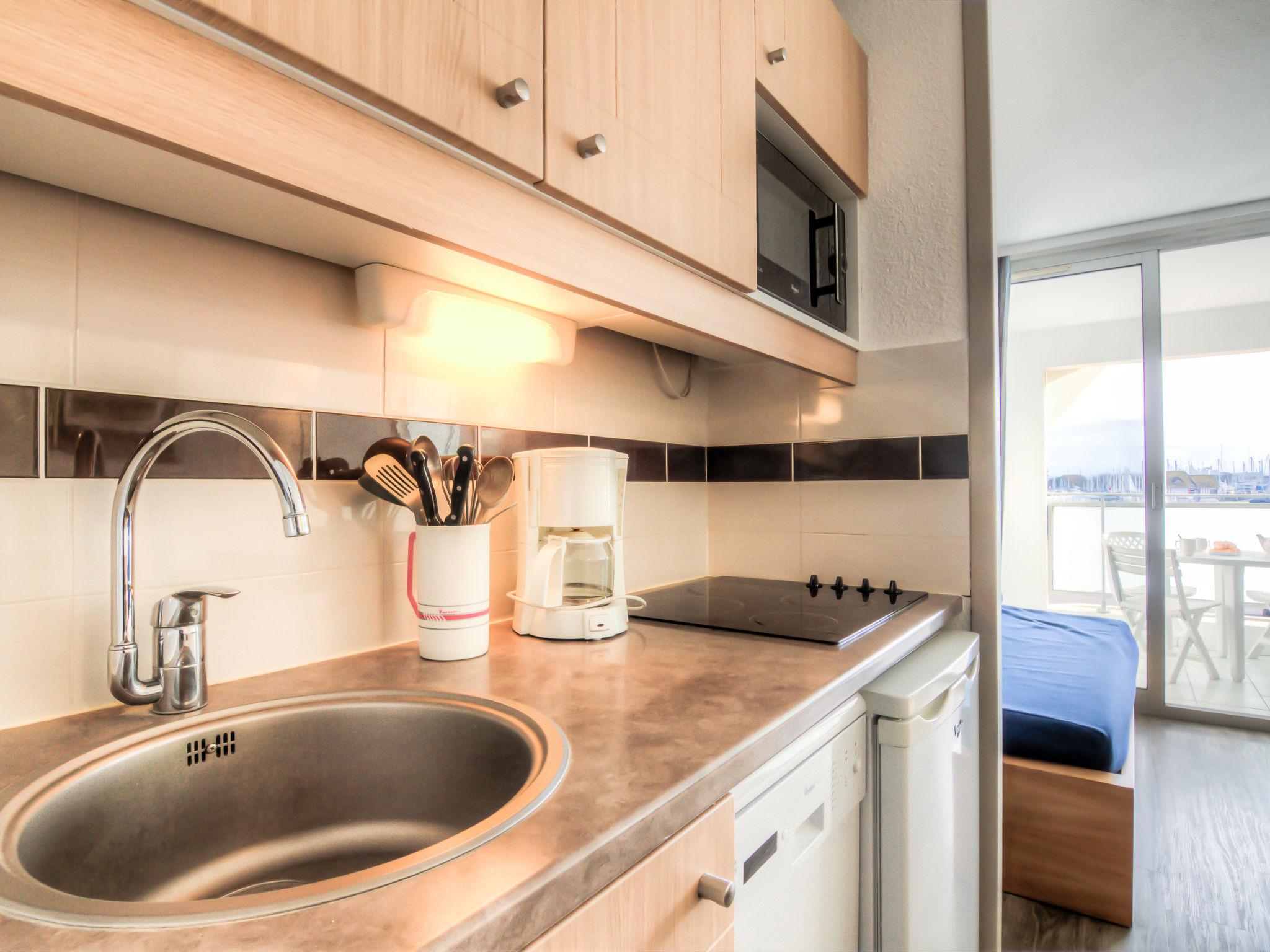 Foto 8 - Appartamento con 1 camera da letto a Trouville-sur-Mer con terrazza e vista mare