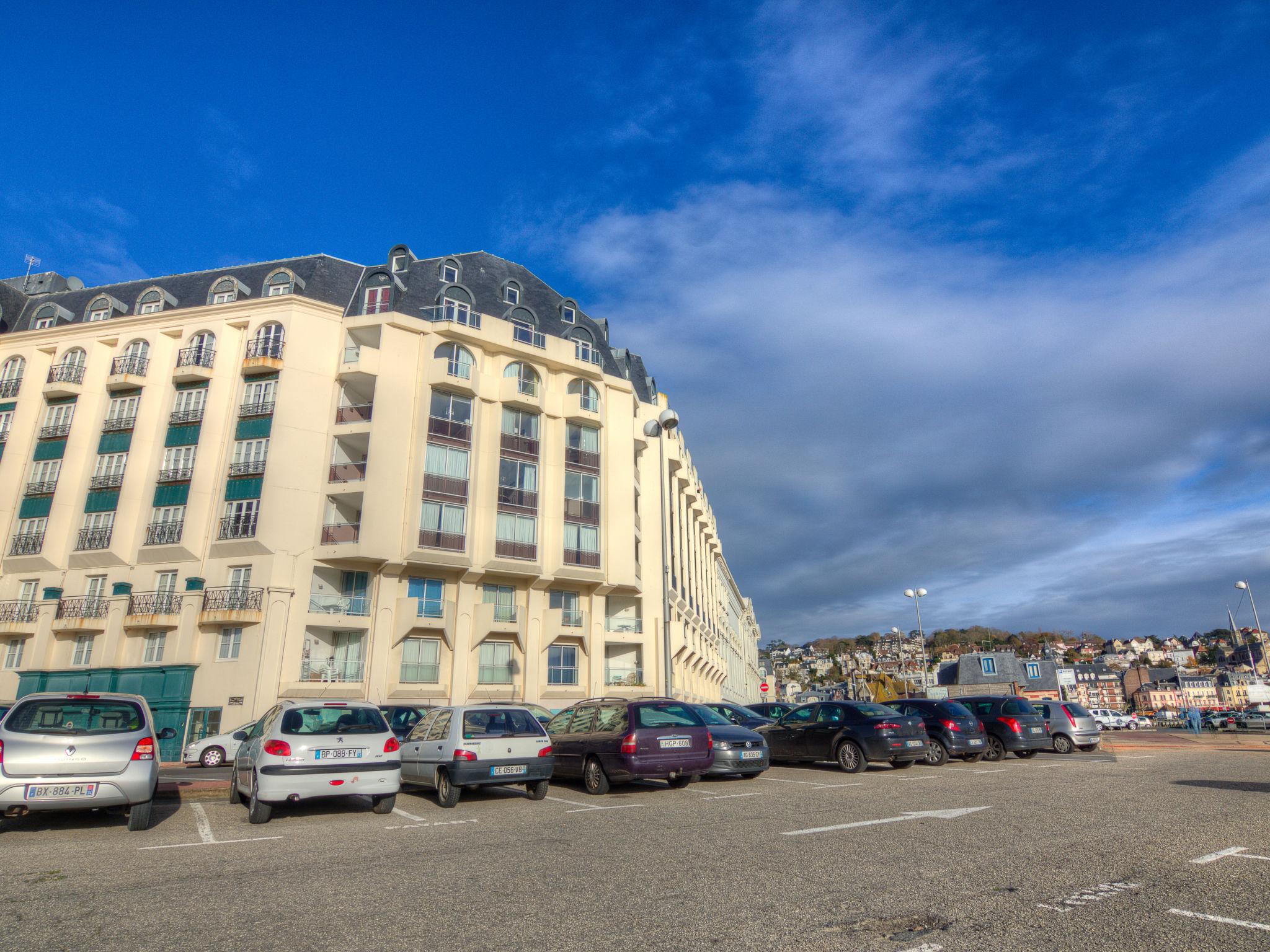 Foto 13 - Apartment mit 1 Schlafzimmer in Trouville-sur-Mer mit terrasse