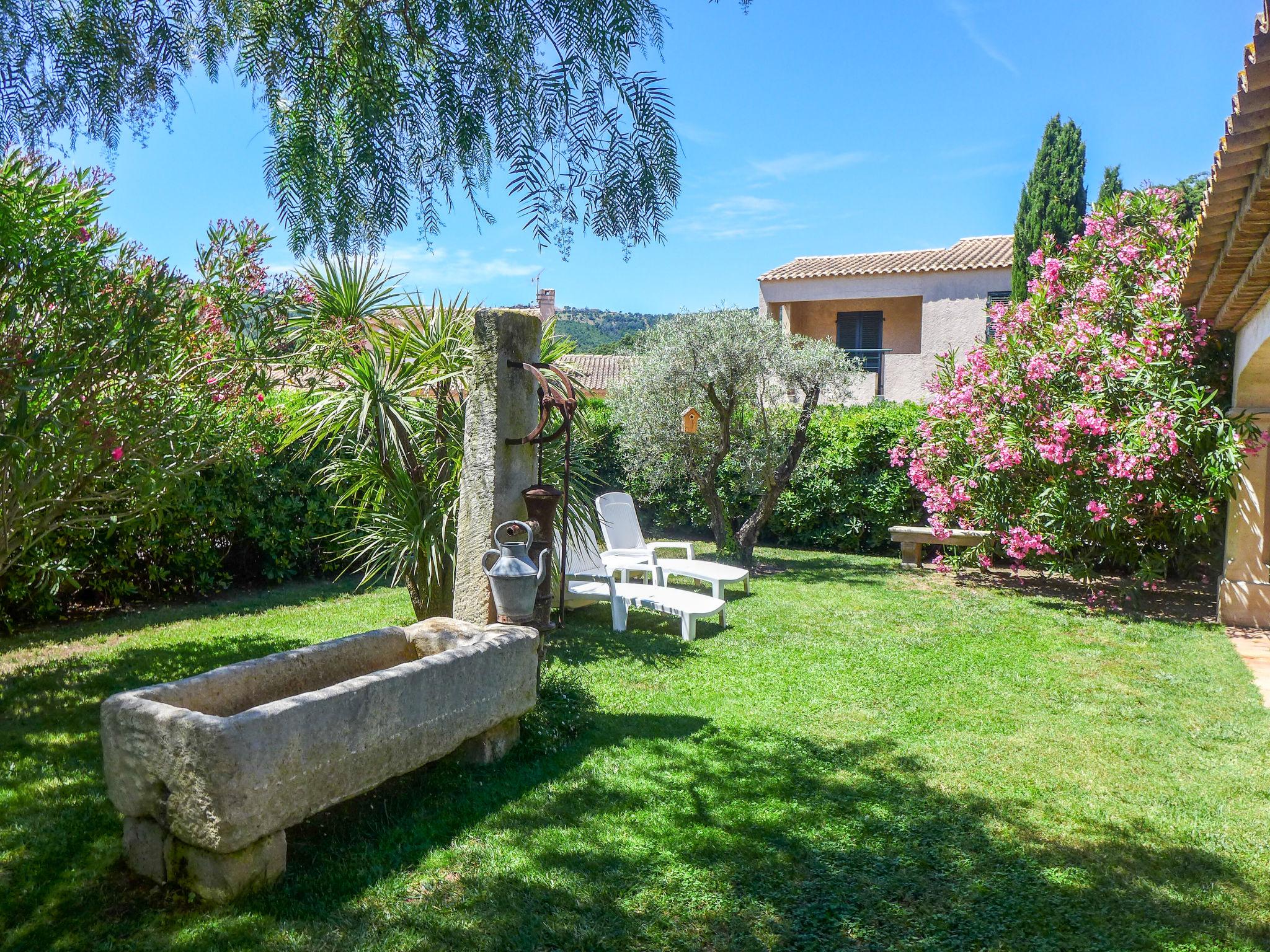 Foto 23 - Casa de 3 quartos em Roquebrune-sur-Argens com piscina e vistas do mar