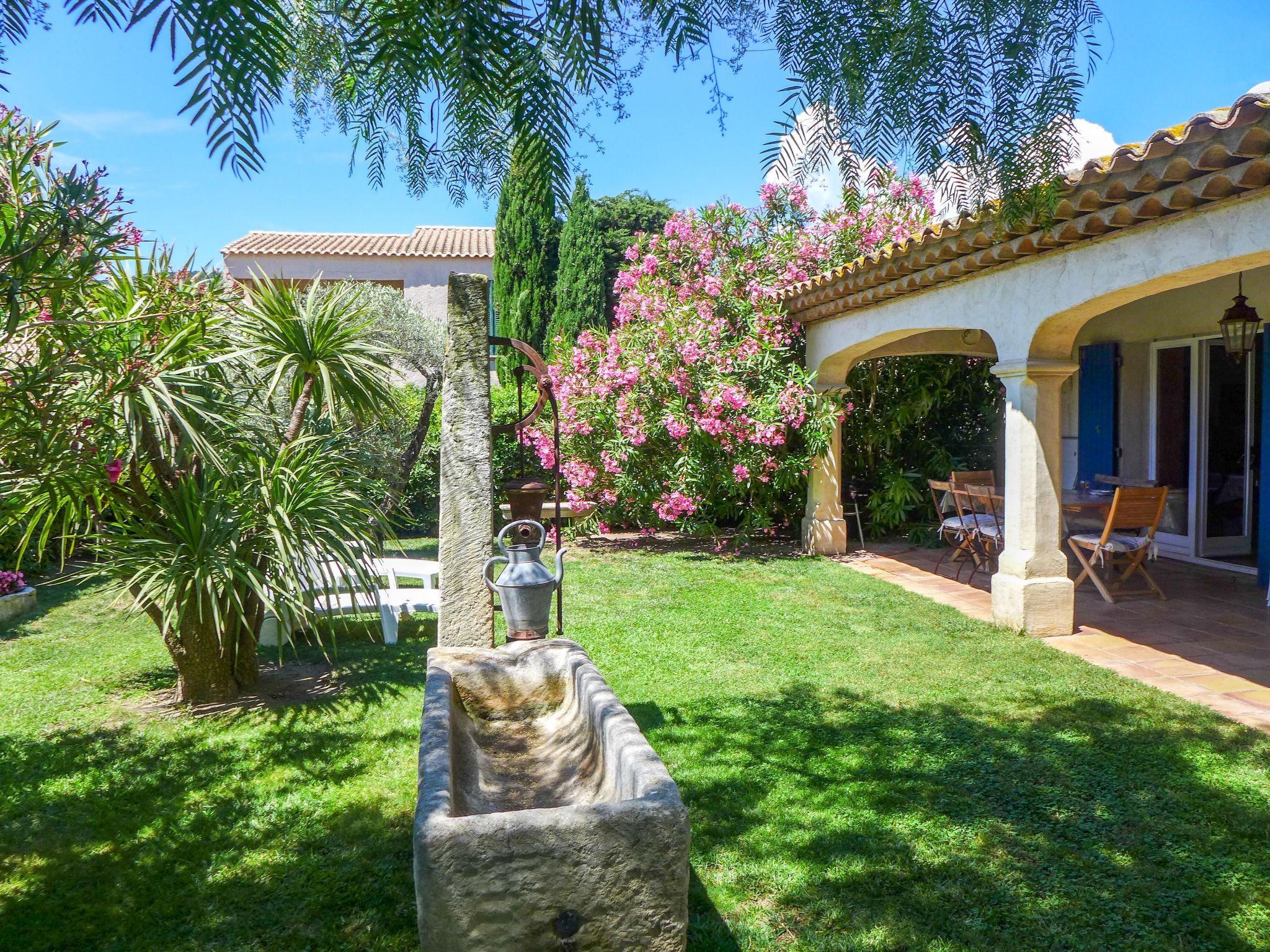 Photo 24 - 3 bedroom House in Roquebrune-sur-Argens with swimming pool and garden