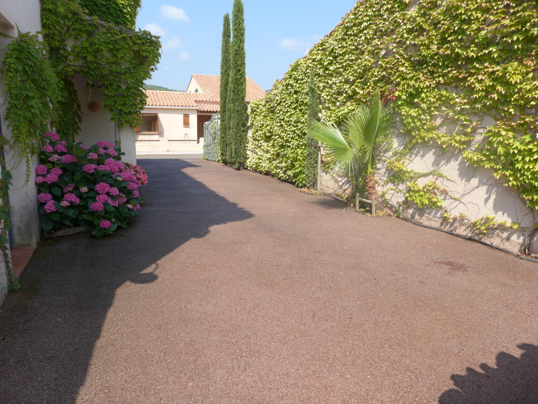 Photo 26 - 3 bedroom House in Roquebrune-sur-Argens with swimming pool and sea view