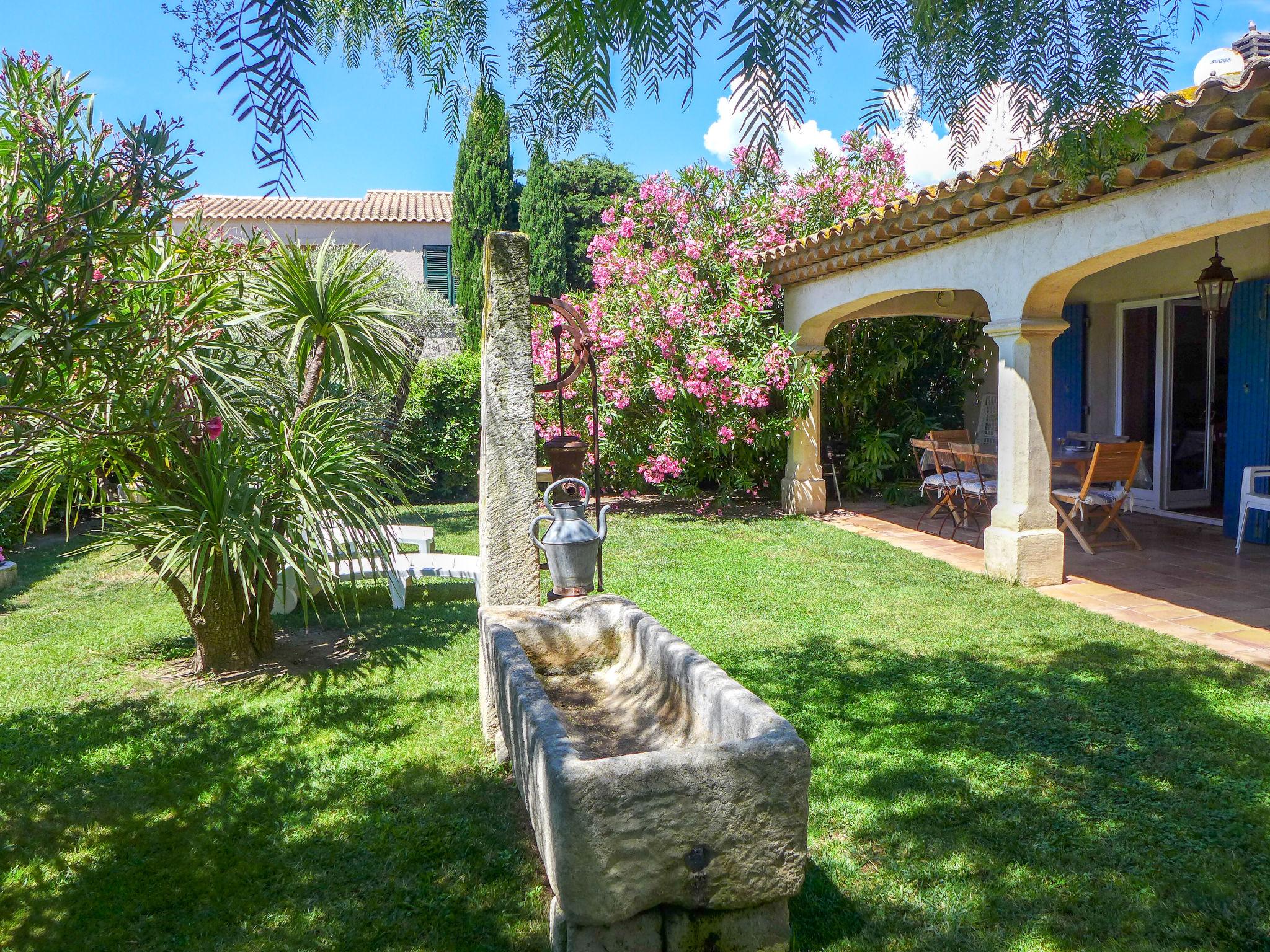 Foto 1 - Casa de 3 habitaciones en Roquebrune-sur-Argens con piscina y vistas al mar