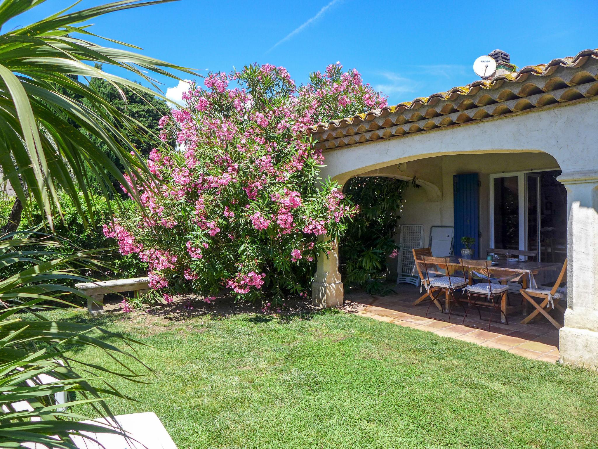 Foto 25 - Casa de 3 habitaciones en Roquebrune-sur-Argens con piscina y vistas al mar