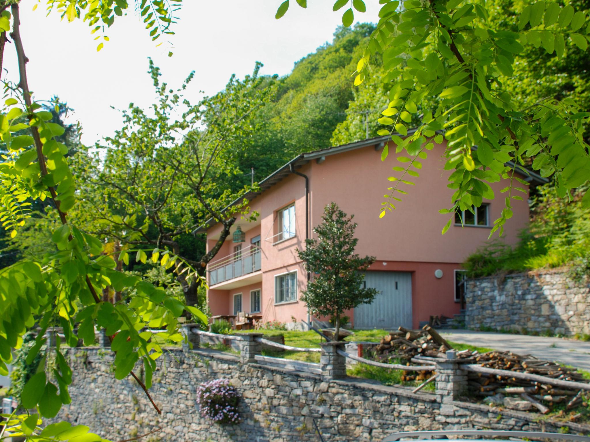 Photo 28 - Appartement de 4 chambres à Cugnasco-Gerra avec jardin