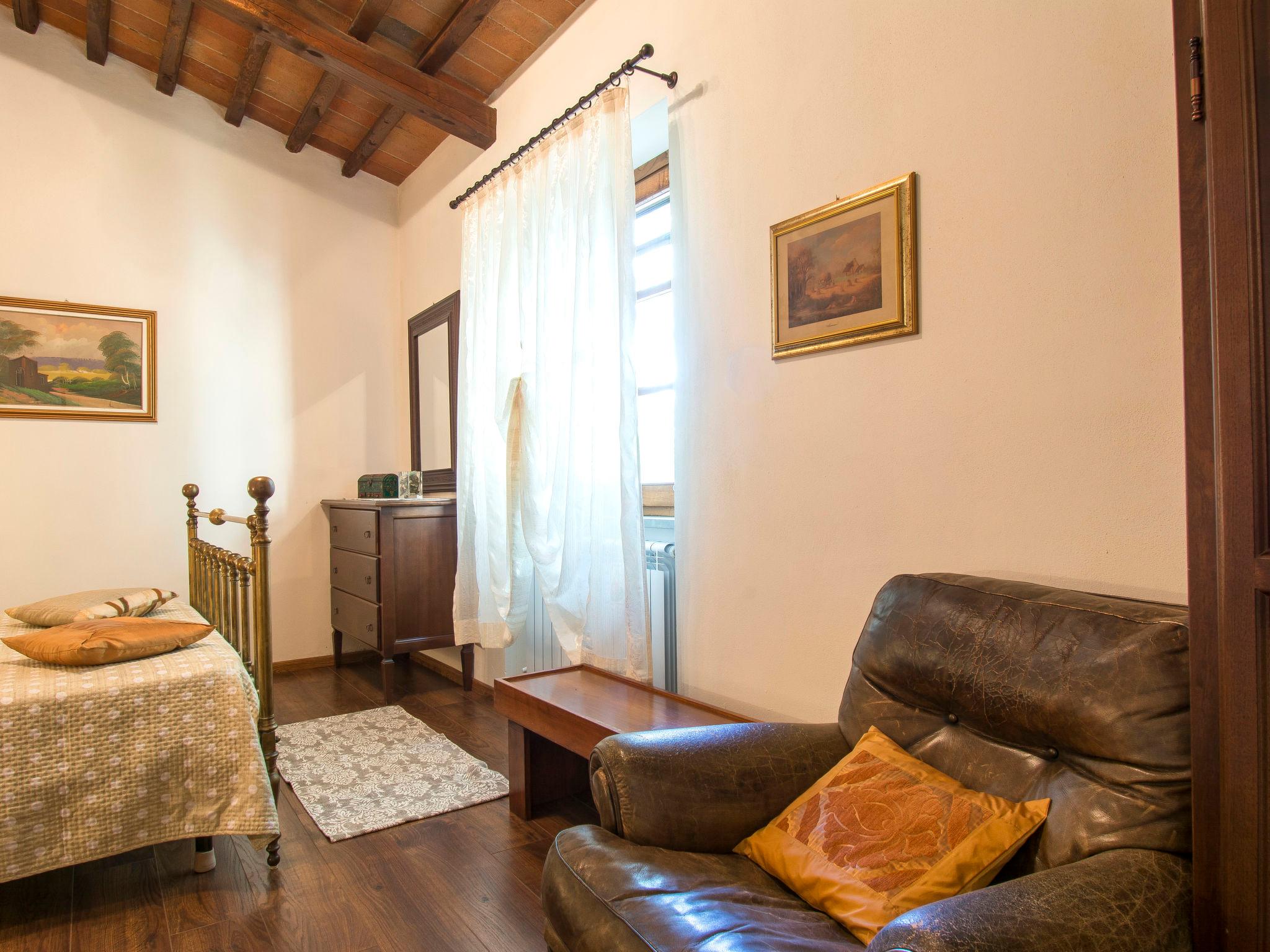 Photo 17 - 4 bedroom House in Civitella in Val di Chiana with private pool and garden