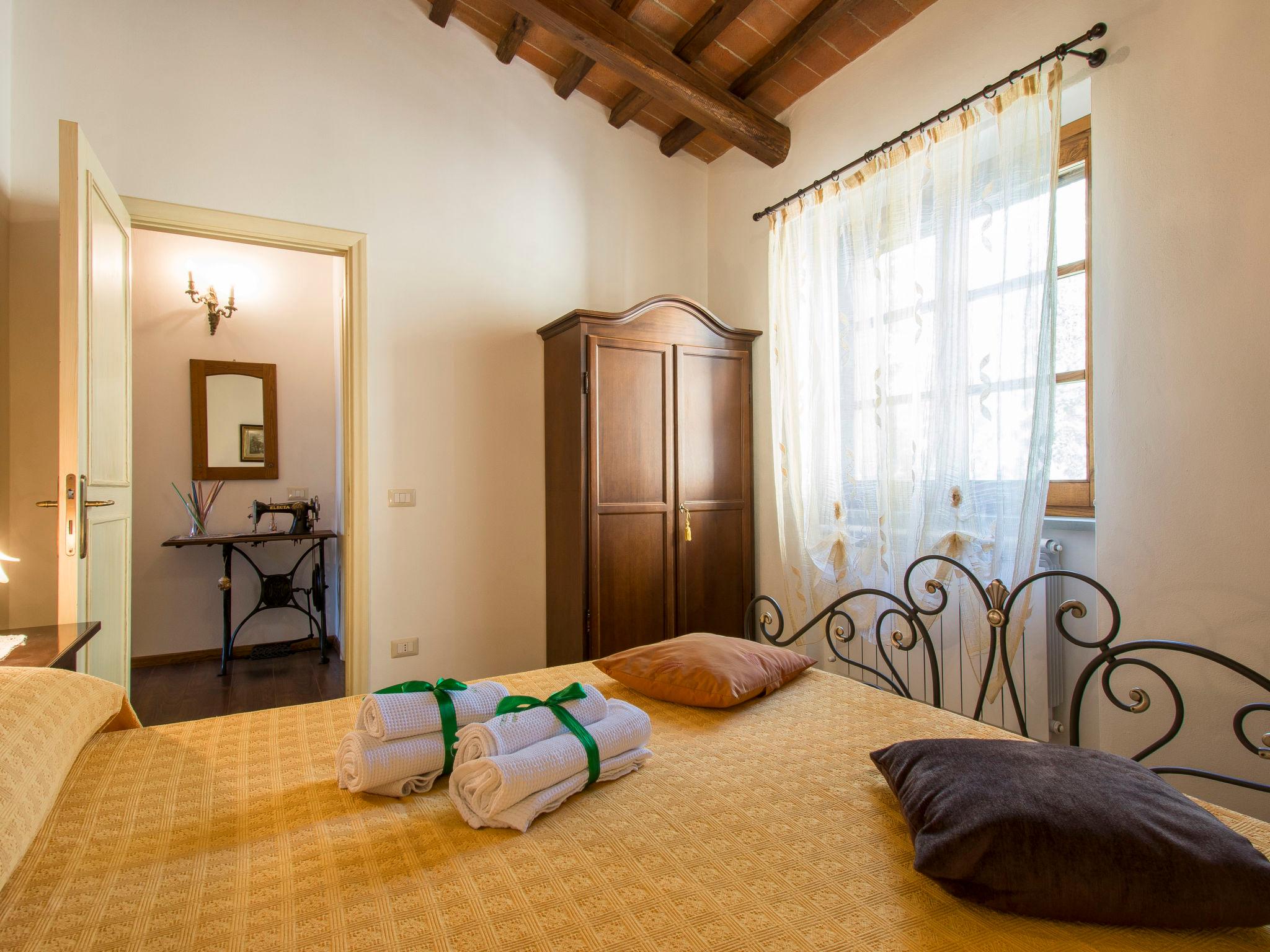 Foto 11 - Haus mit 4 Schlafzimmern in Civitella in Val di Chiana mit privater pool und garten