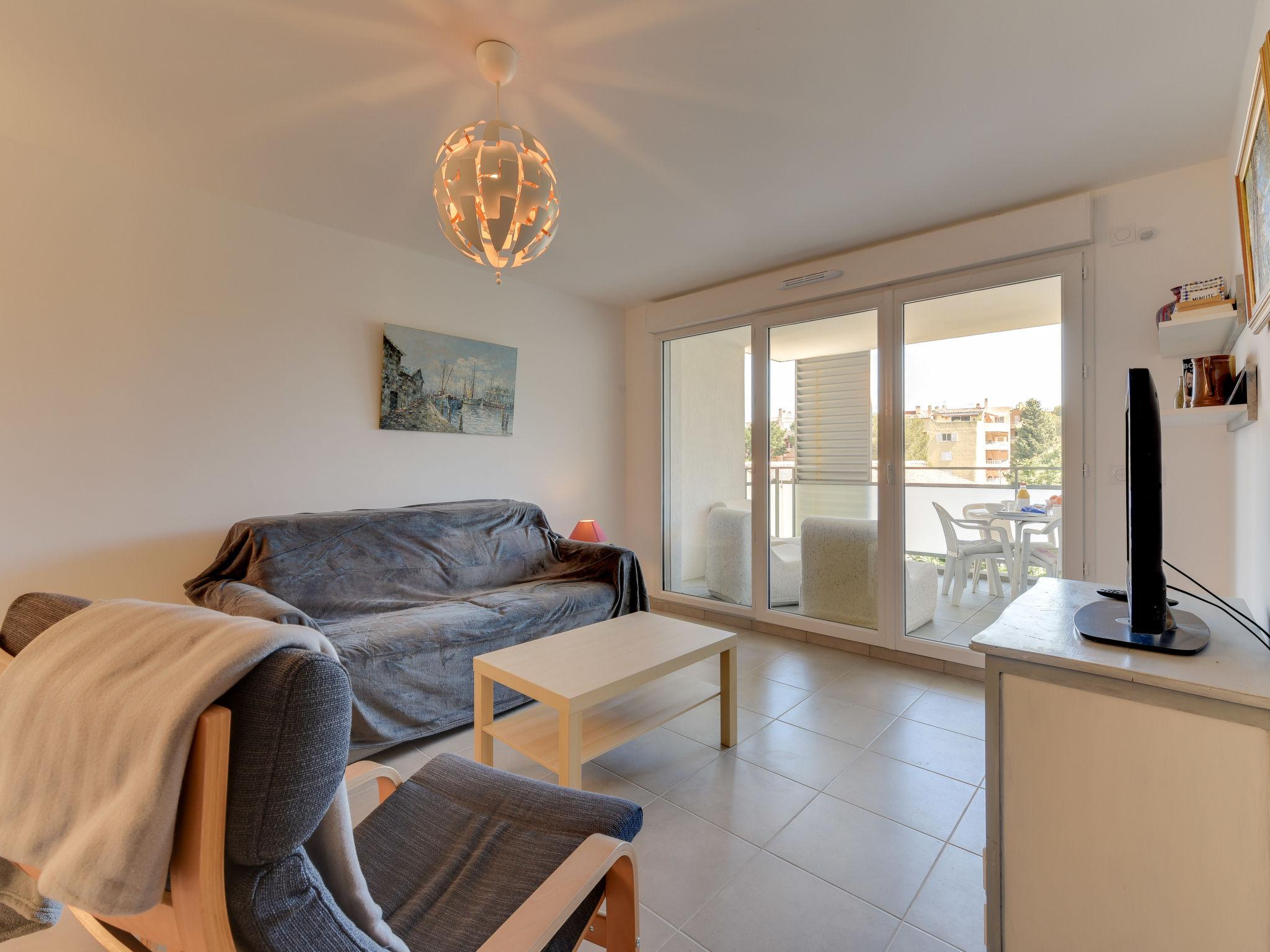 Photo 7 - 2 bedroom Apartment in Cavalaire-sur-Mer with terrace