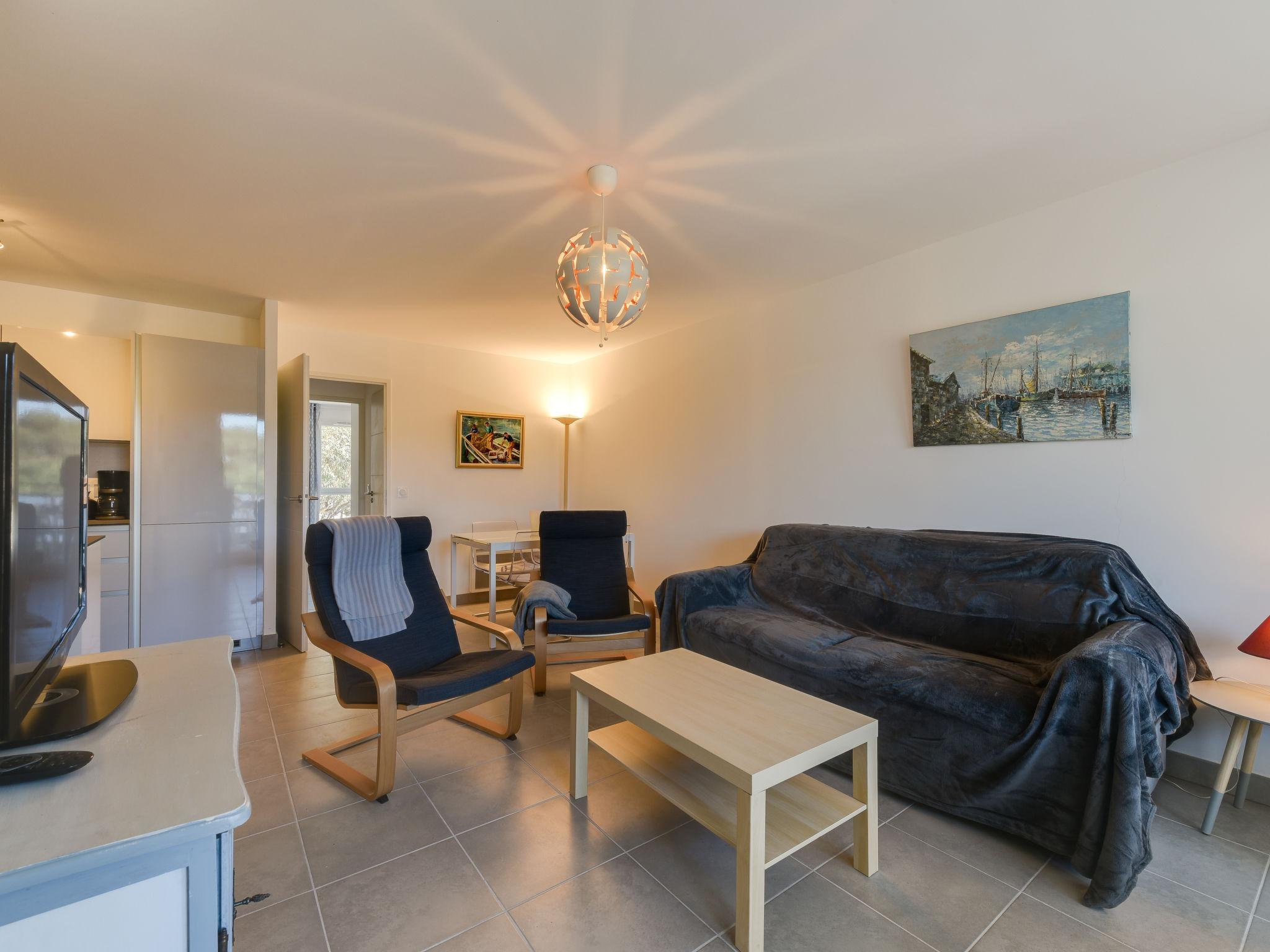 Foto 8 - Apartment mit 2 Schlafzimmern in Cavalaire-sur-Mer mit terrasse und blick aufs meer