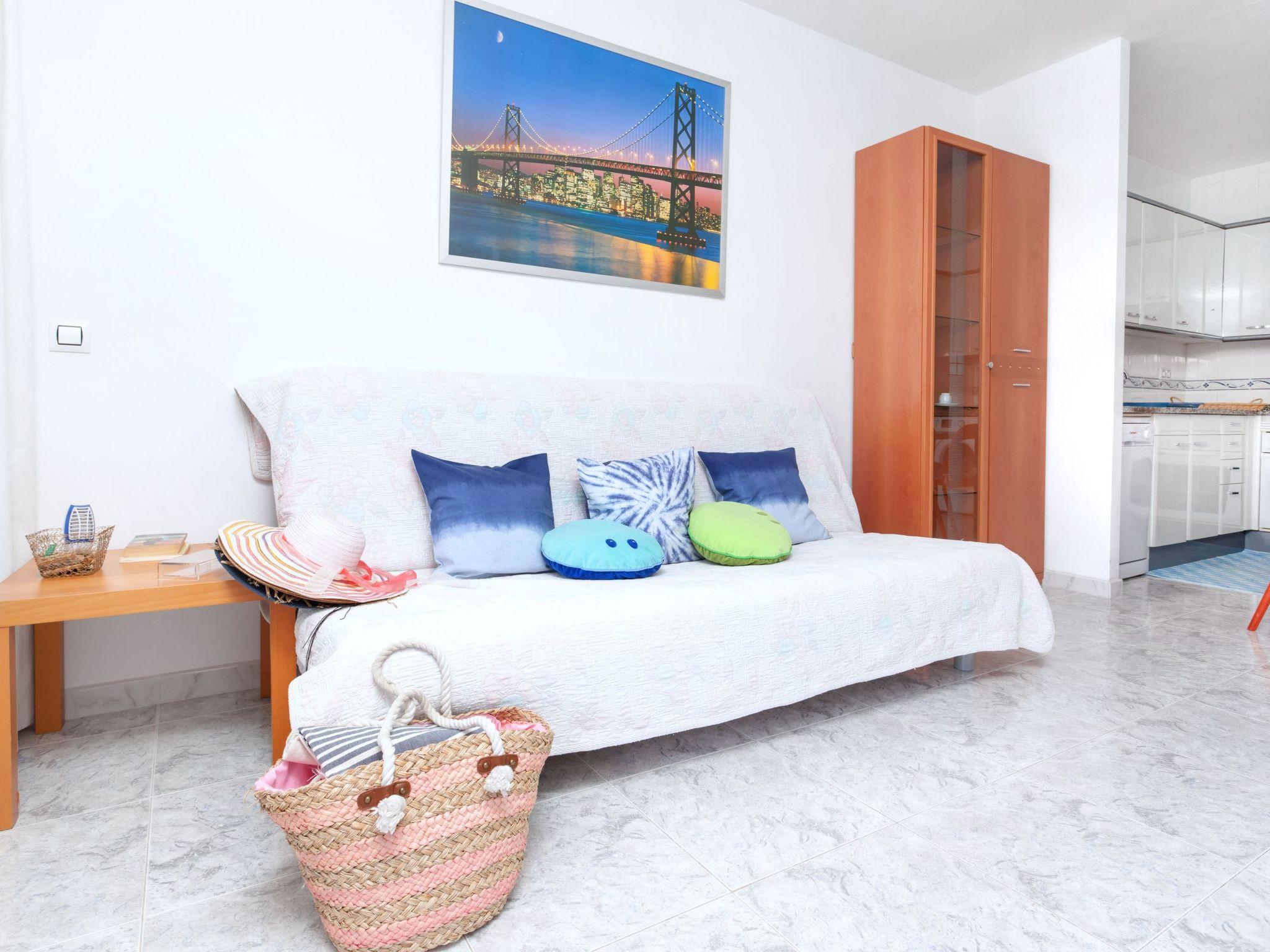 Foto 6 - Apartamento de 1 quarto em Lloret de Mar com piscina e vistas do mar