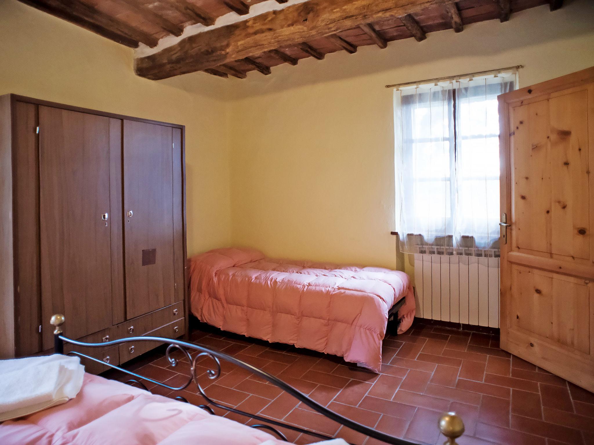 Foto 16 - Apartment mit 1 Schlafzimmer in Paciano mit schwimmbad und blick auf die berge