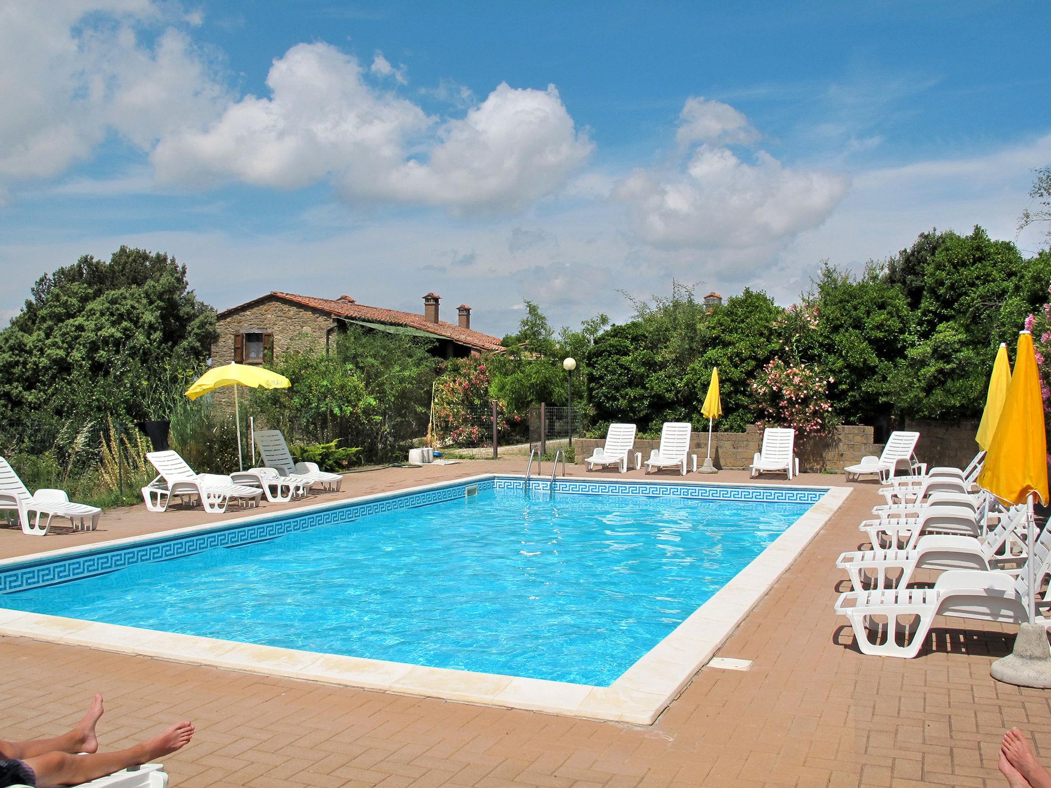 Foto 2 - Apartamento de 1 habitación en Paciano con piscina y vistas a la montaña