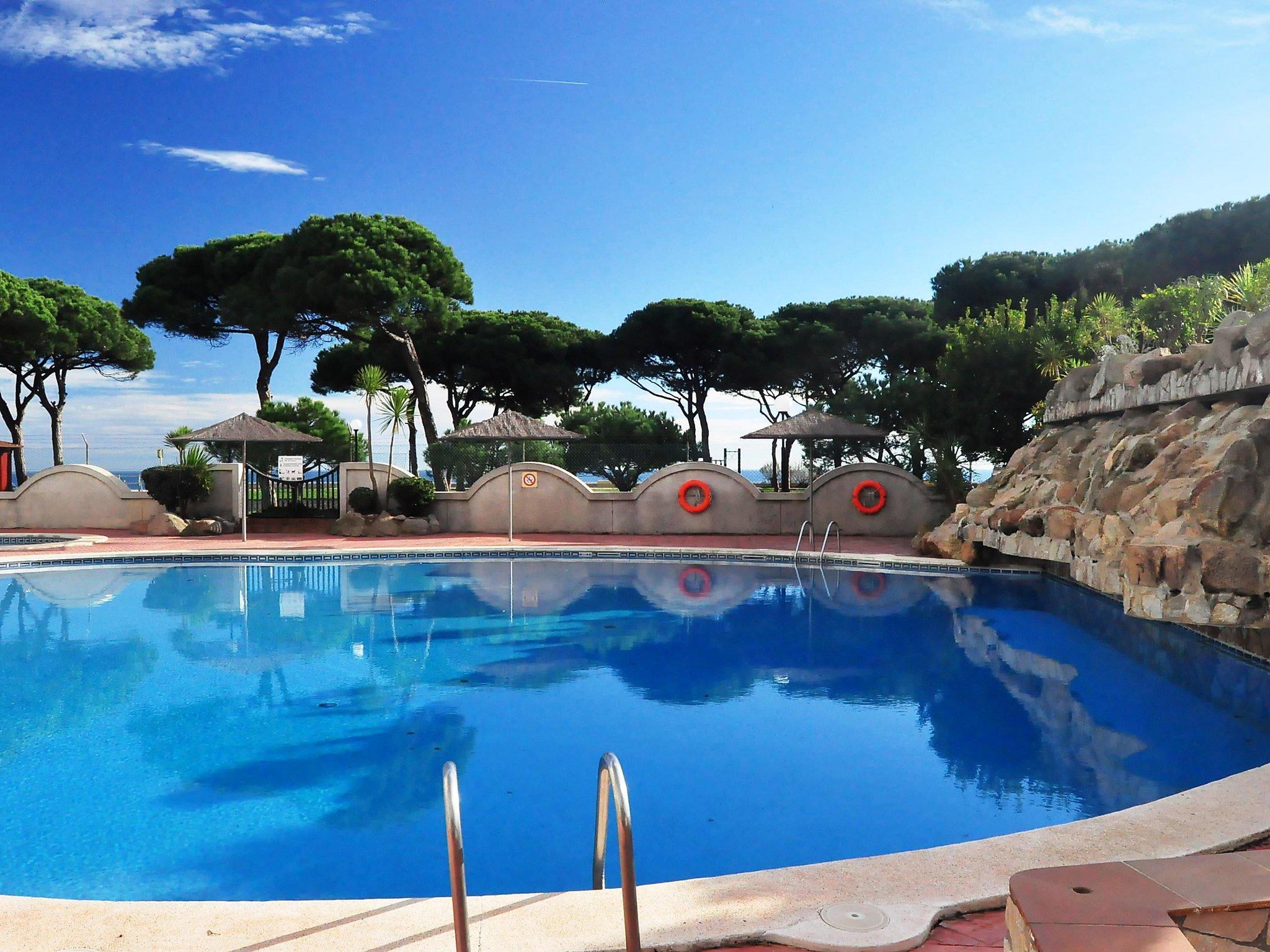 Photo 2 - Appartement de 3 chambres à Blanes avec piscine et vues à la mer