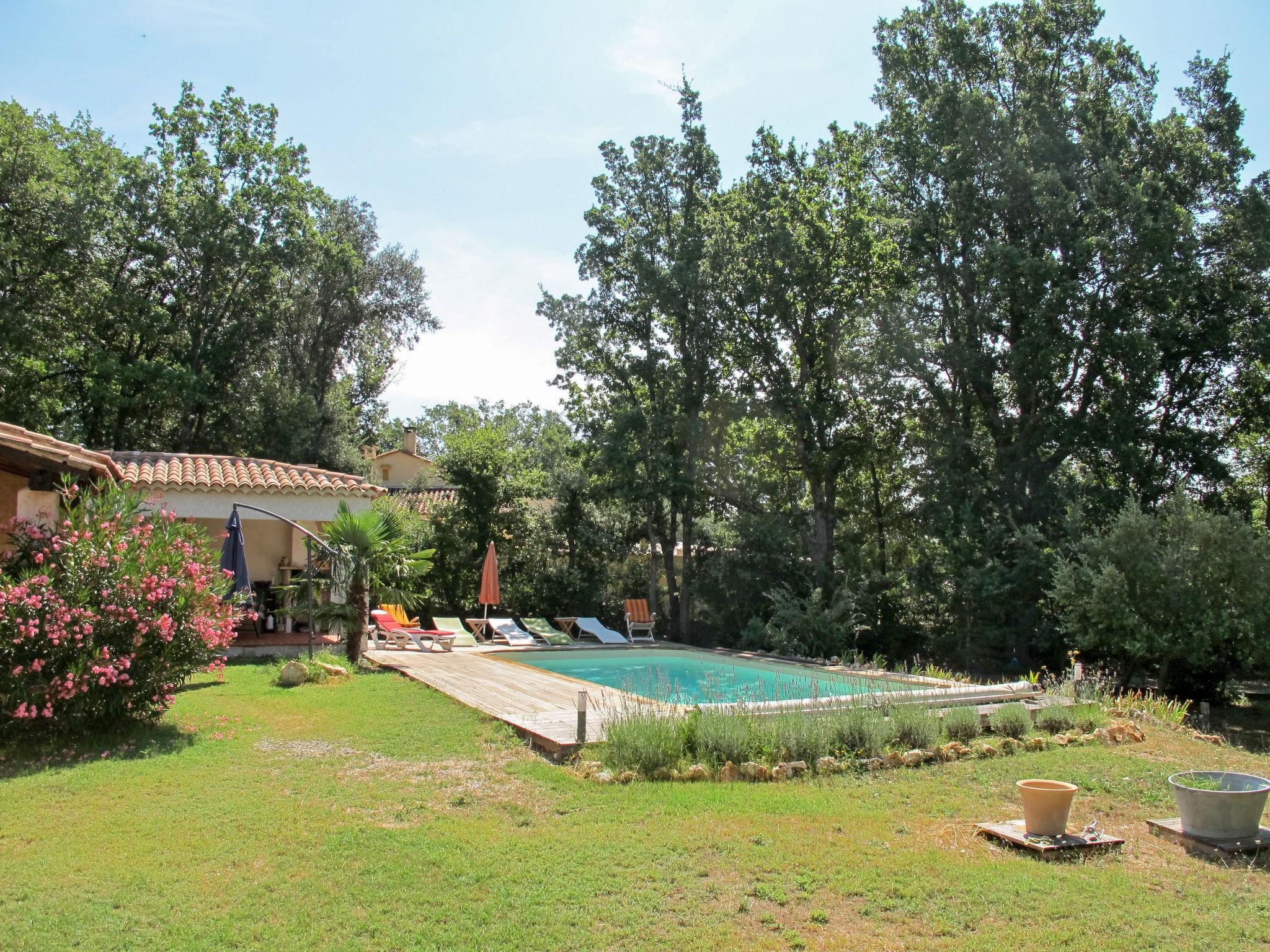 Photo 16 - 4 bedroom House in Régusse with private pool and garden