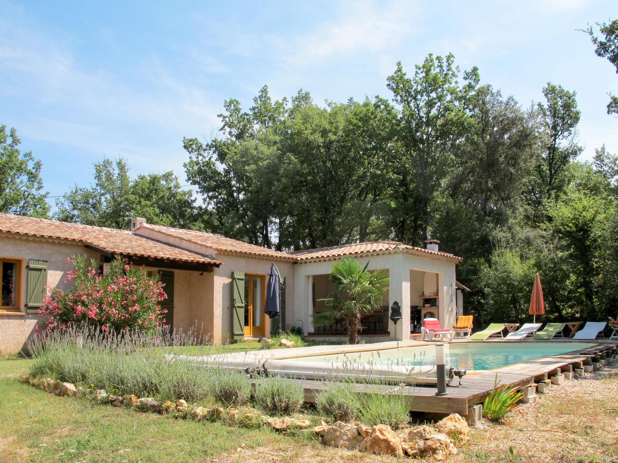 Foto 1 - Casa de 4 habitaciones en Régusse con piscina privada y jardín