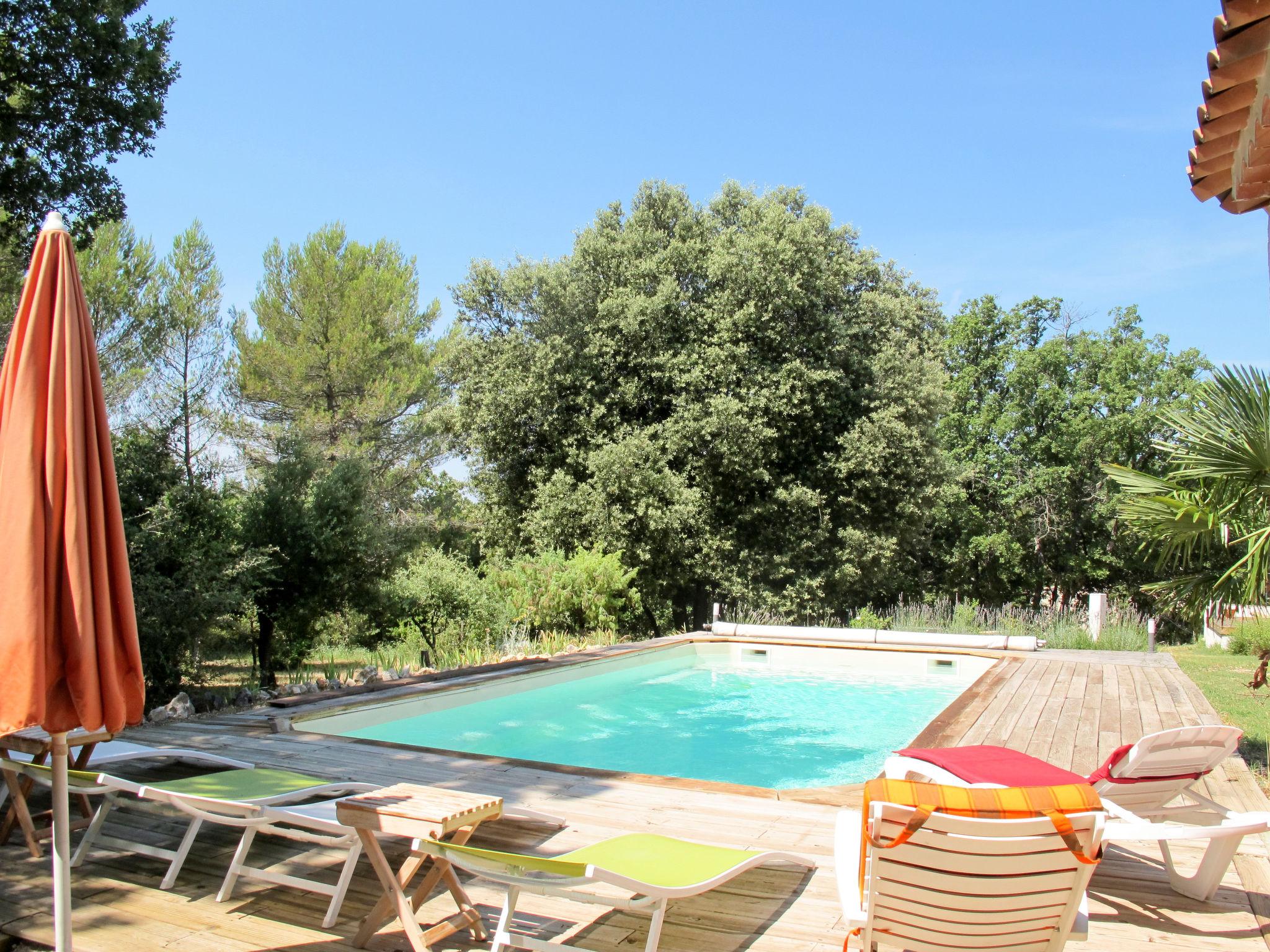 Photo 2 - Maison de 4 chambres à Régusse avec piscine privée et jardin